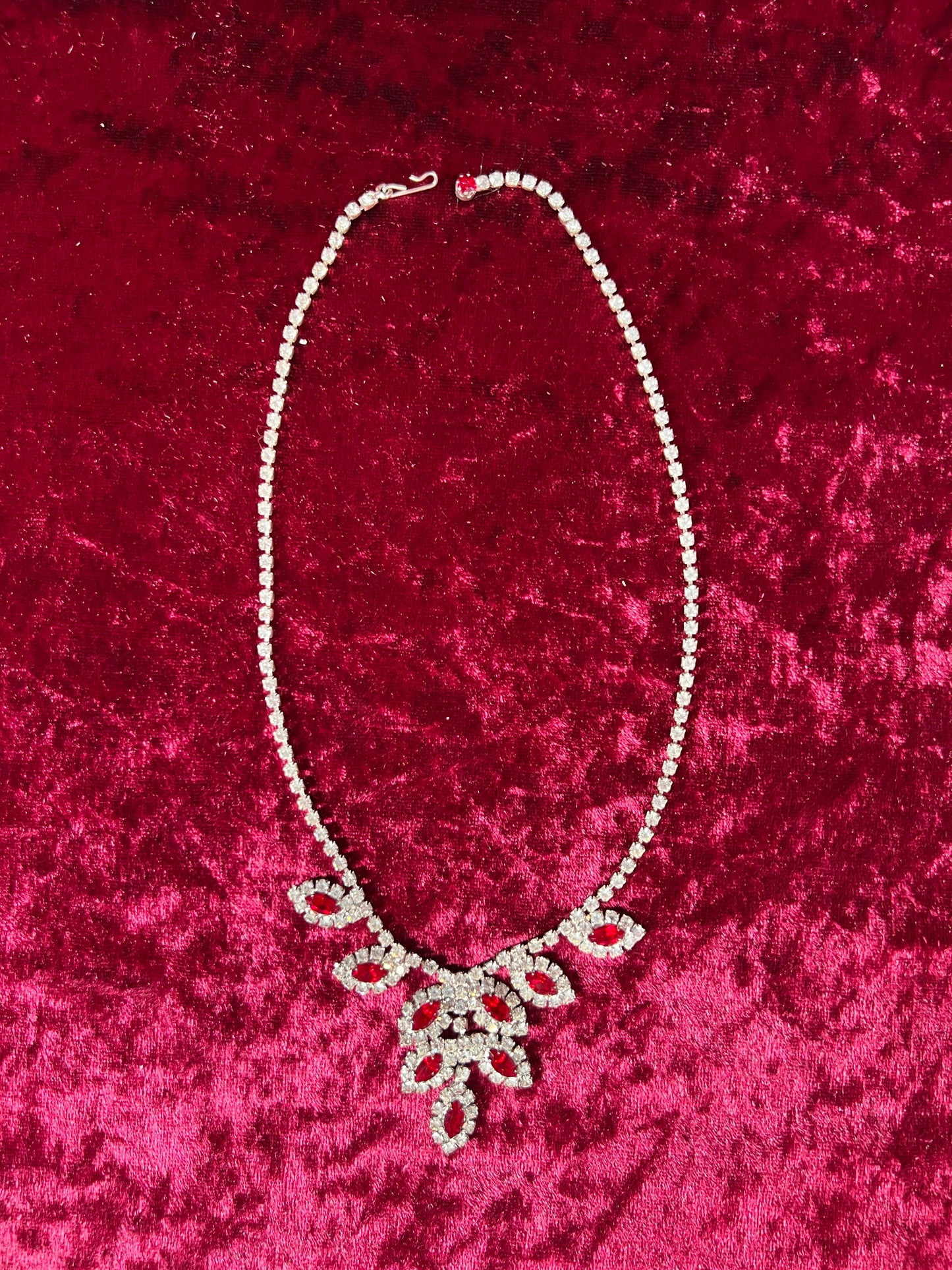 Vintage Jewelry - Collar Necklace - Silver Tone Metal - Red and Clear Rhinestones - 15.25”