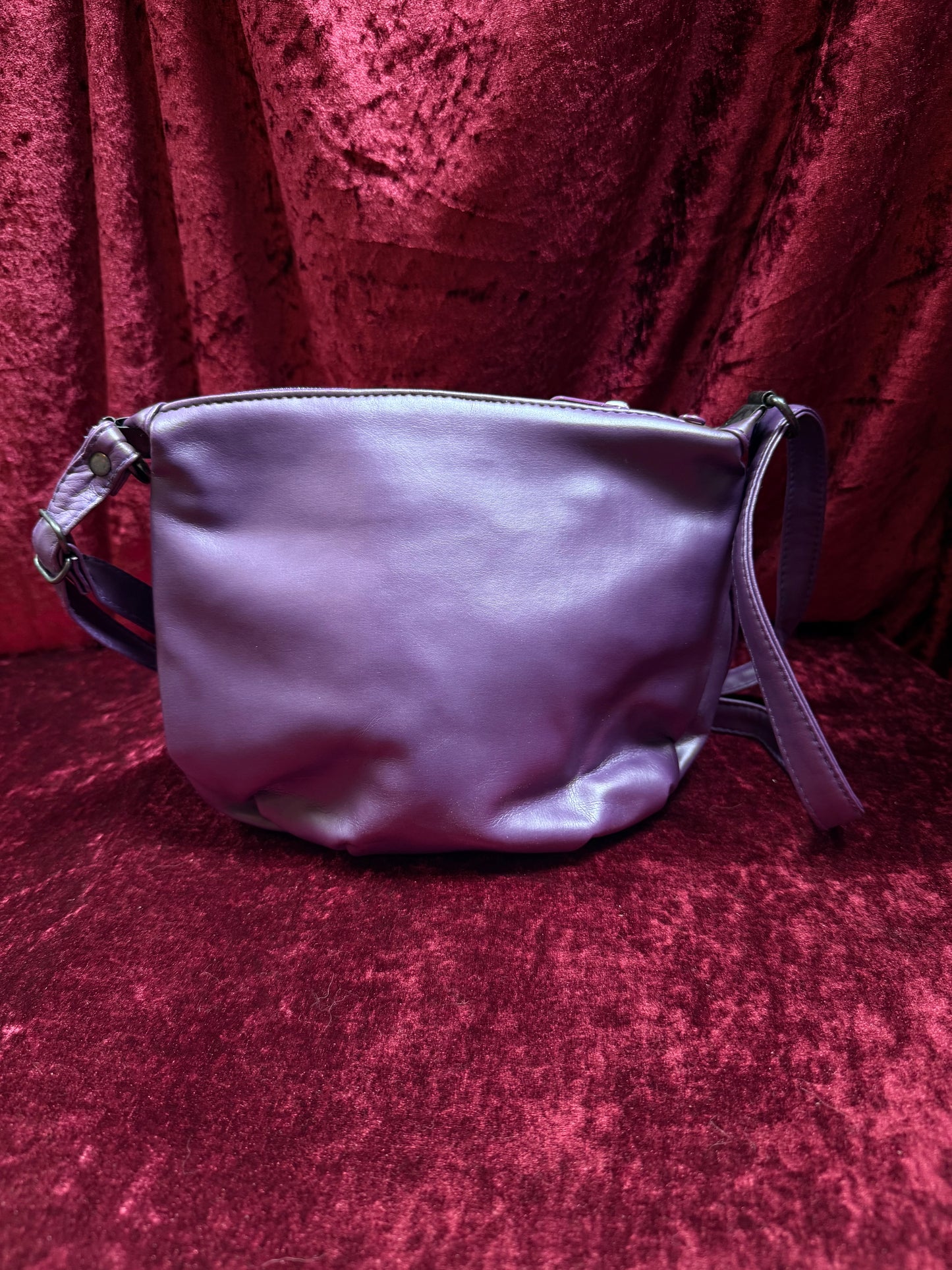 Vintage Accessories - 1980s Purple Faux Leather Shell Shaped Shoulder Bag