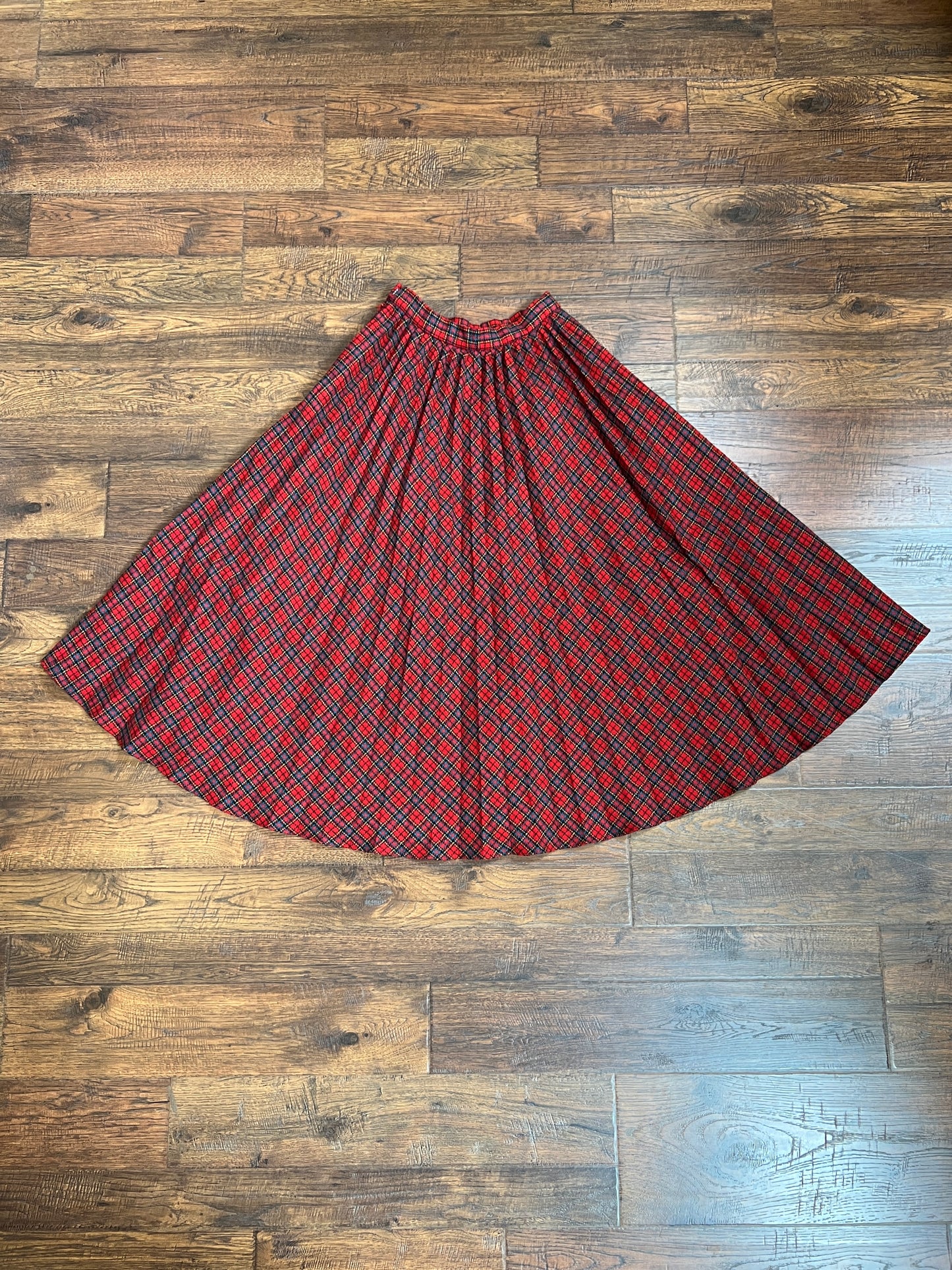 Vintage Clothing - Below The Knee Skirt - Red Plaid - X-Small - Doro Tennis