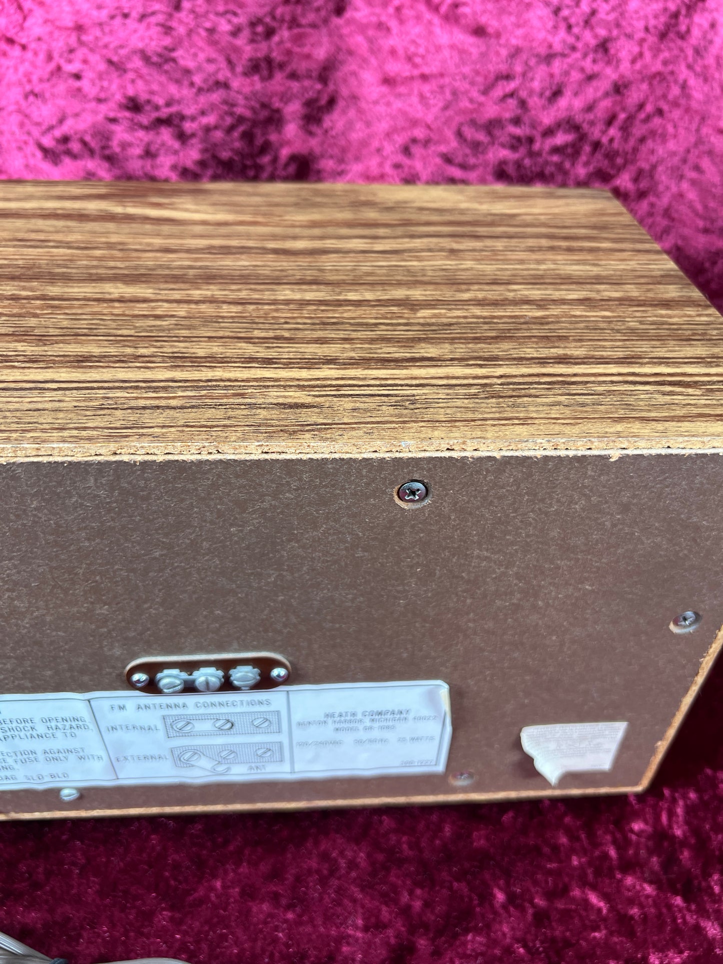 Vintage Electronics - AM / FM Tube Radio - GR-1085 Wood Grain - Heathkit - 1975