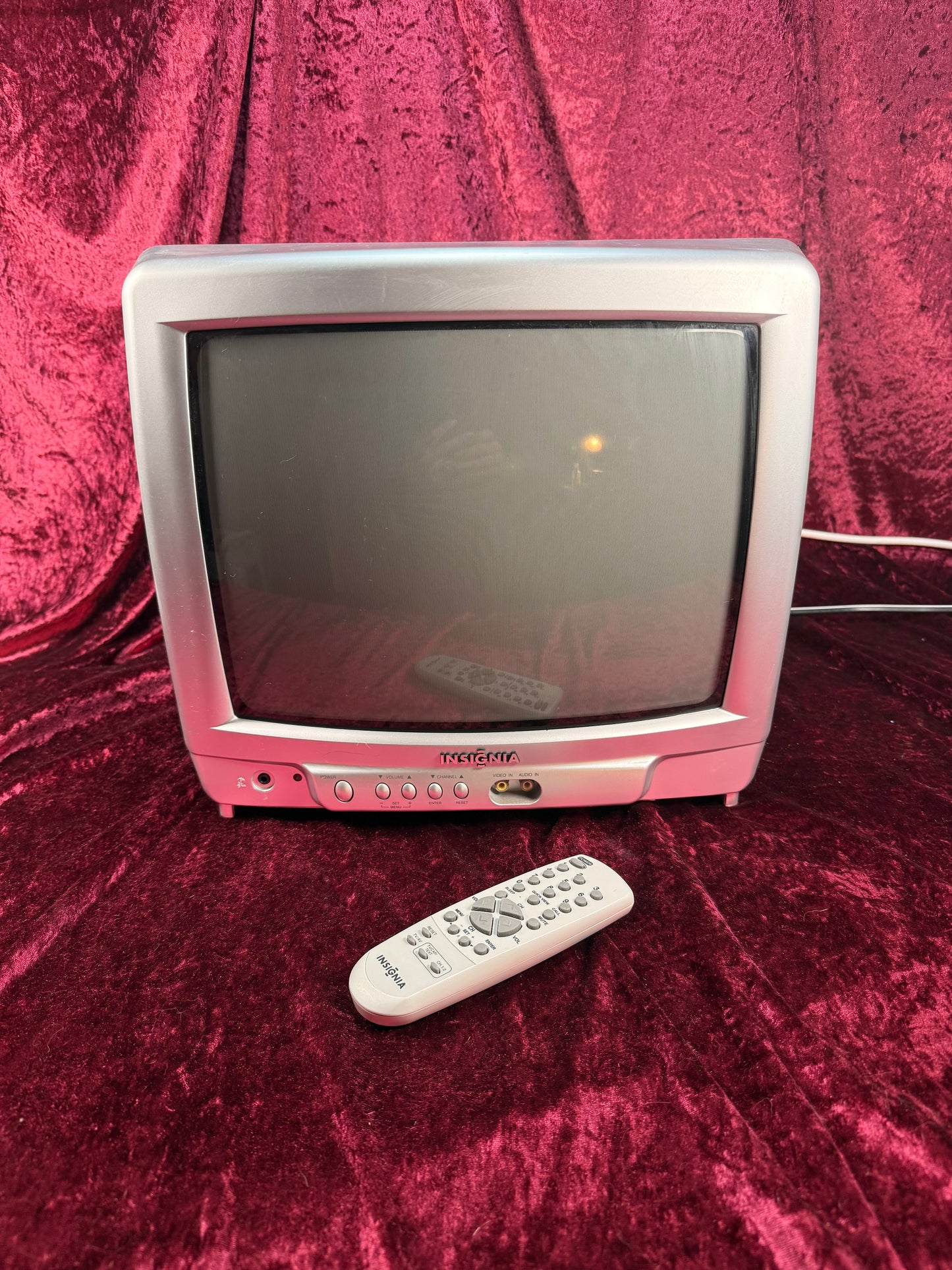 Vintage Electronics - Insignia IS-TV040917 - 13" CRT TV - with Remote