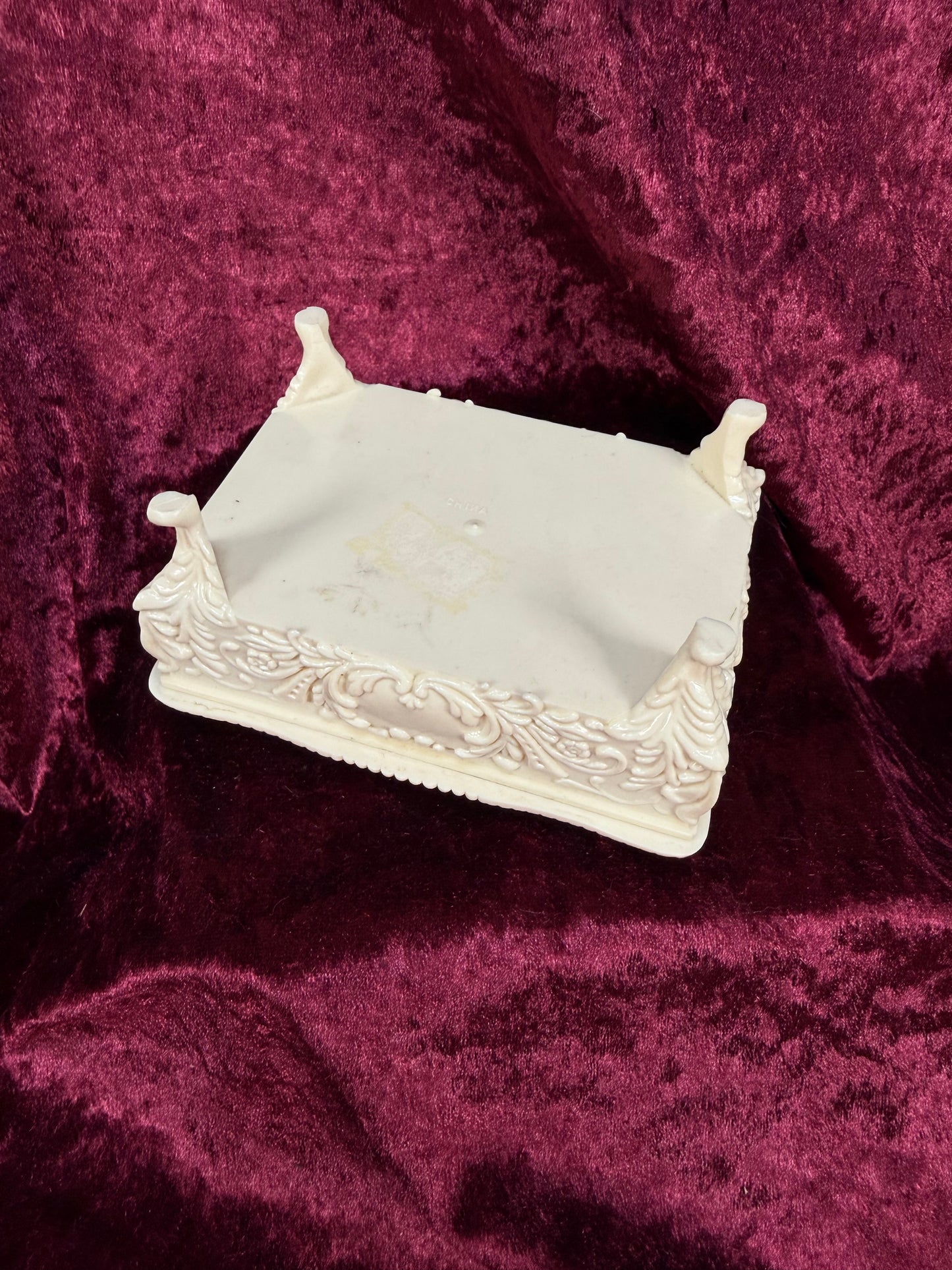Vintage Cream Plastic Jewelry Box – Romantic French Couple Trinket Case