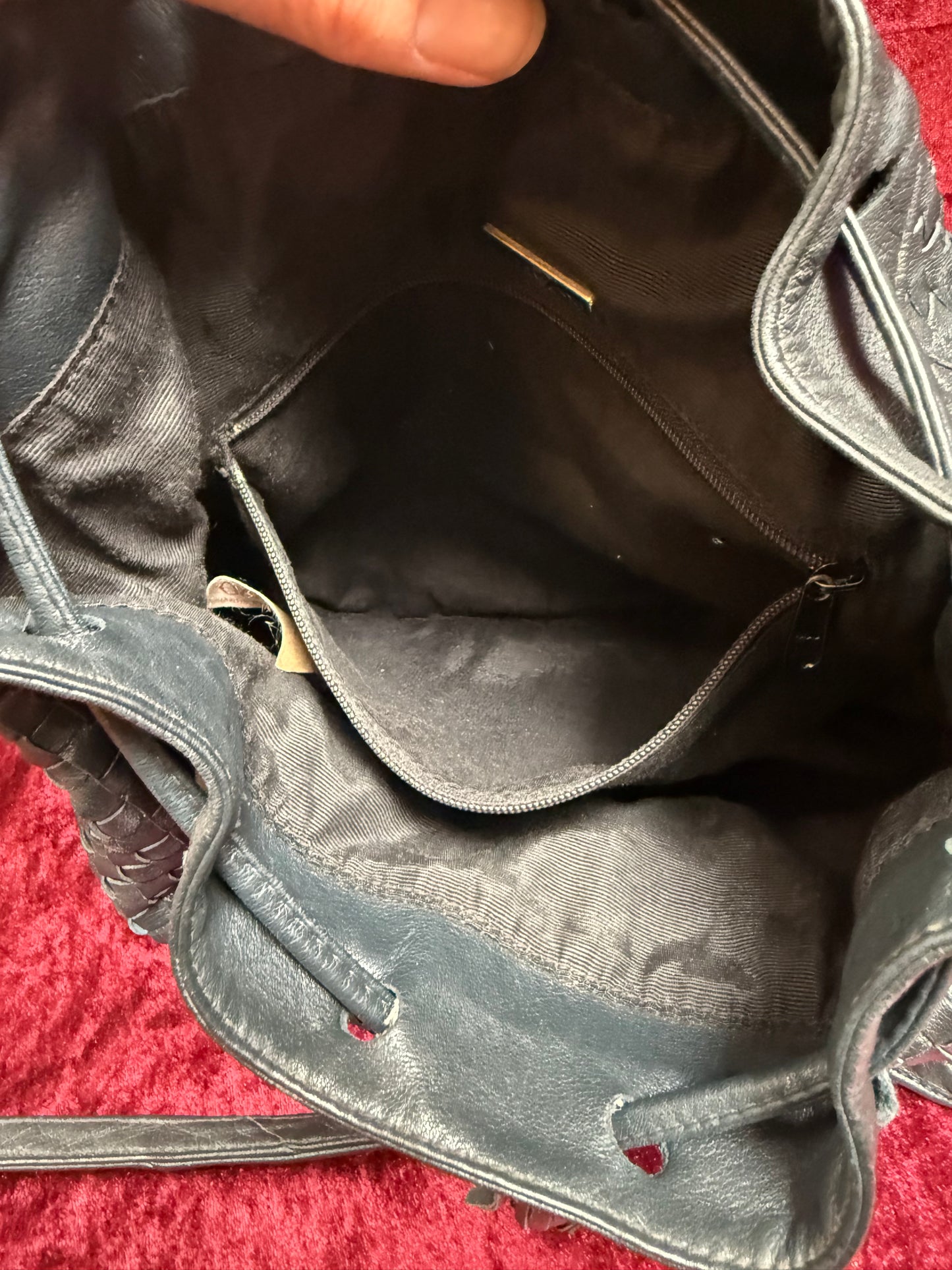 Vintage Accessories - Crossbody Bucket Bag Purse - Black Woven Leather - Ganson