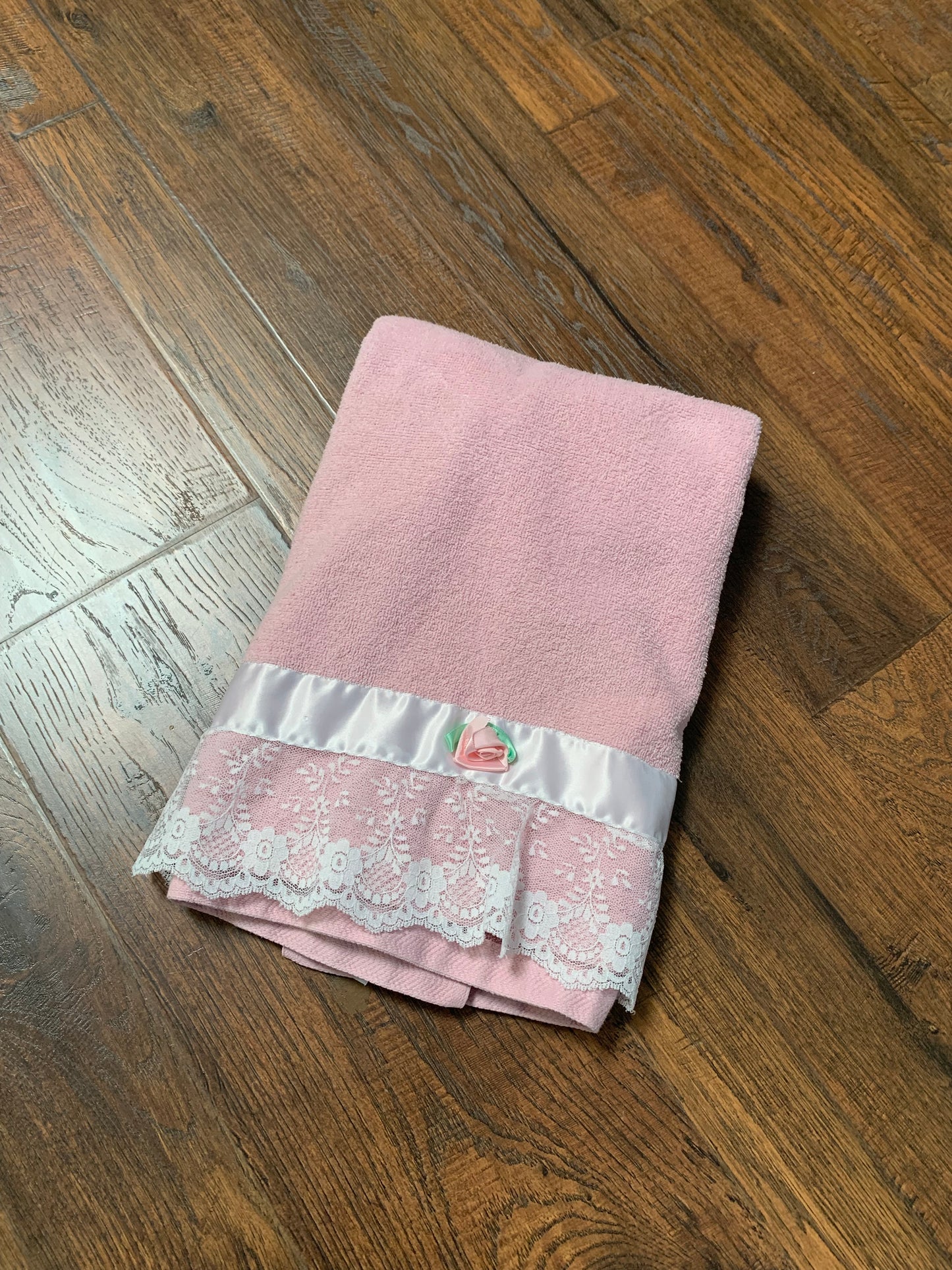 Vintage 1978 Grand Prix by Avanti Bath Towel - Pink with Lace, Ribbon, and Rose Trim