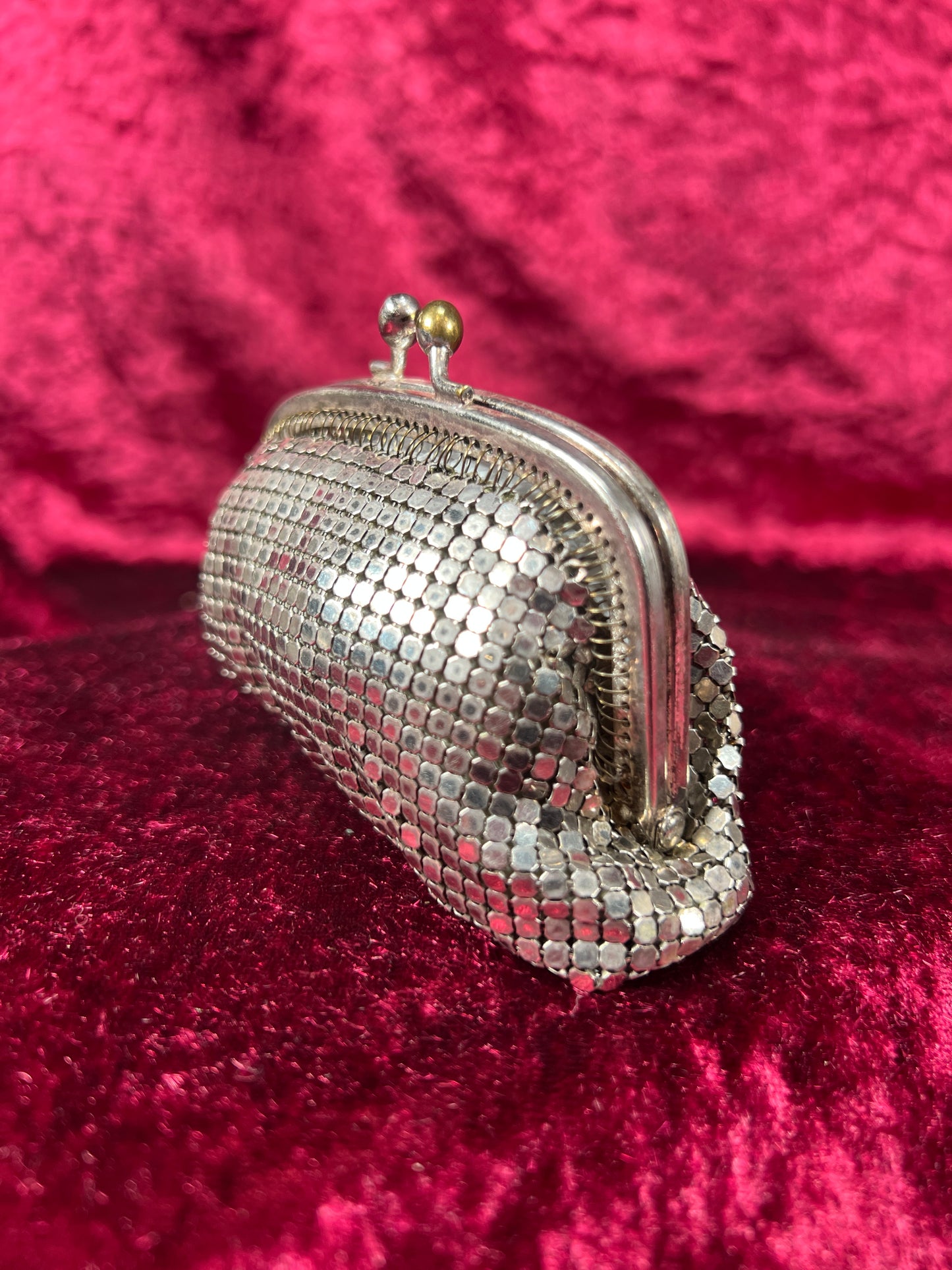 Vintage Accessory - Coin Purse - Silver Metal Mesh - Kiss Lock Closure