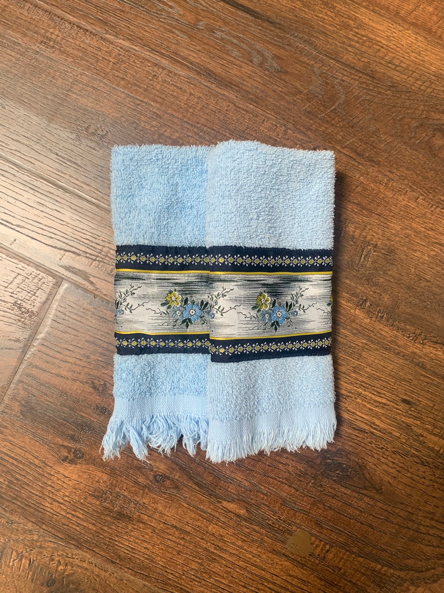 Vintage Dundee Decorative Hand Towel Set - Baby Blue with Floral Ribbon