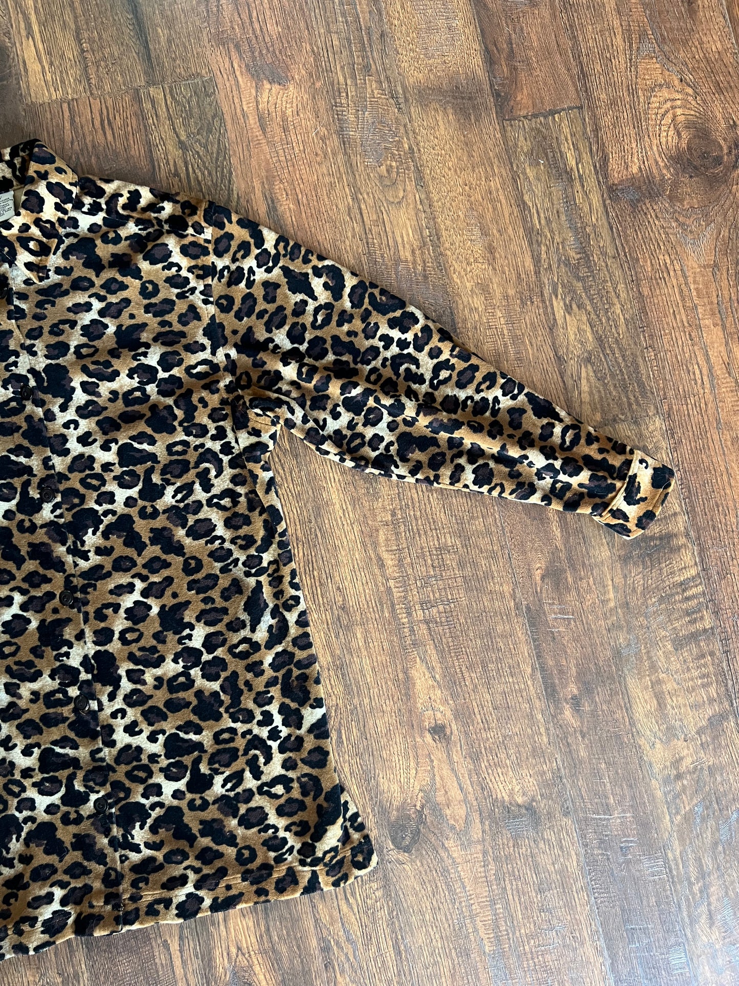 Vintage Clothing - Button Up Long Sleeve Shirt - Cheetah Print - Capacity Knits - Small