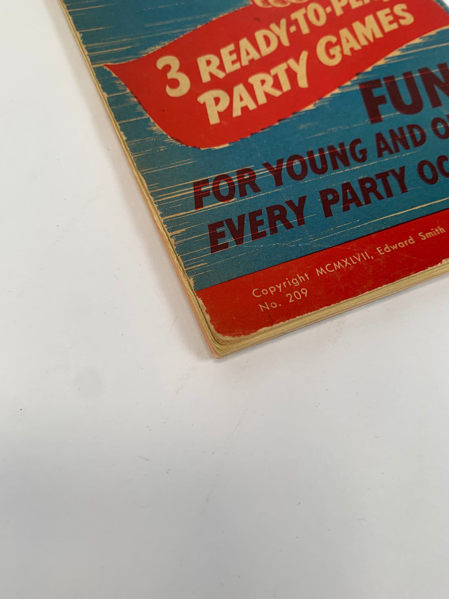 Vintage Game - Who Is It? Party Games - Ed Smith Mfg. Co. - 1960s