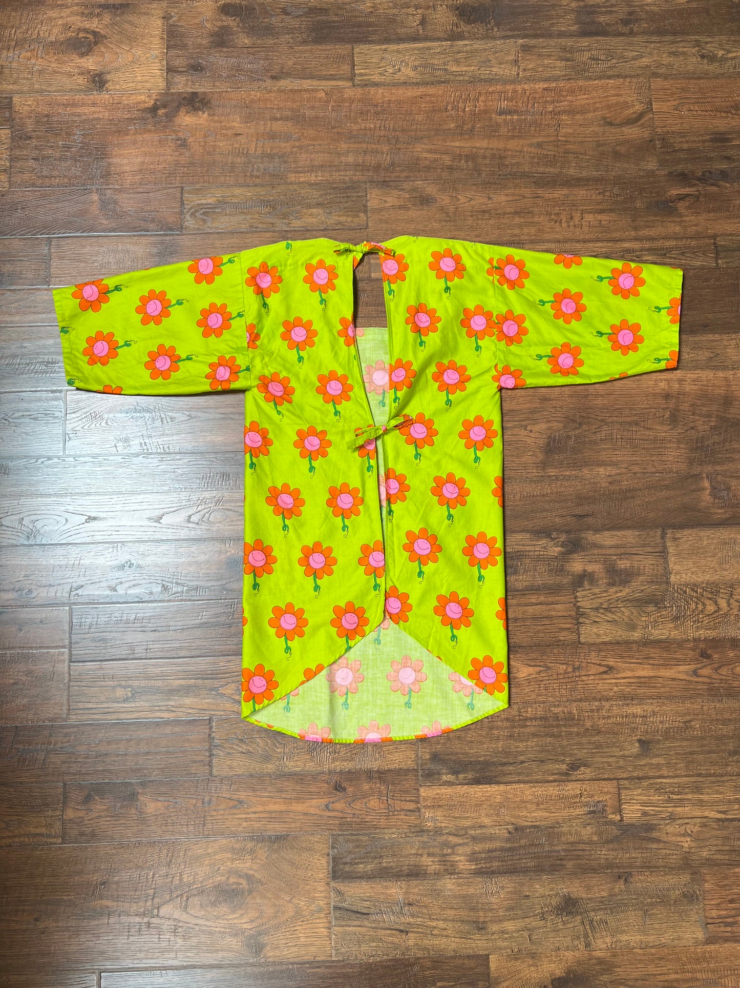 Vintage Clothing - Tie Back Kappogi Smock / Apron Top - 70’s Smiley Face Daisies - Medium - Design House