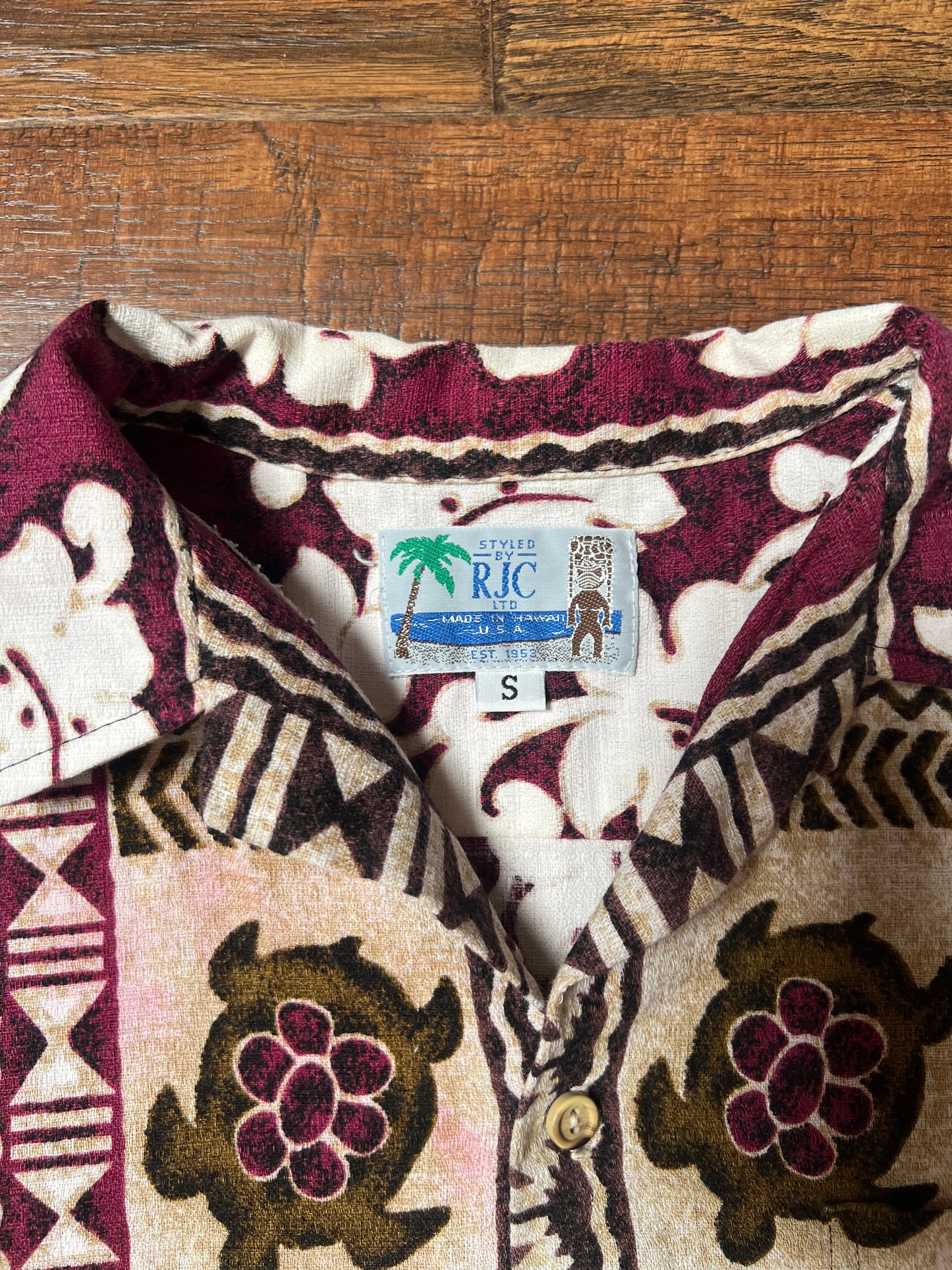 Vintage Clothing - Short Sleeve Hawaiian Shirt - Tiki Turtle Novelty Print - RJC Limited - Small