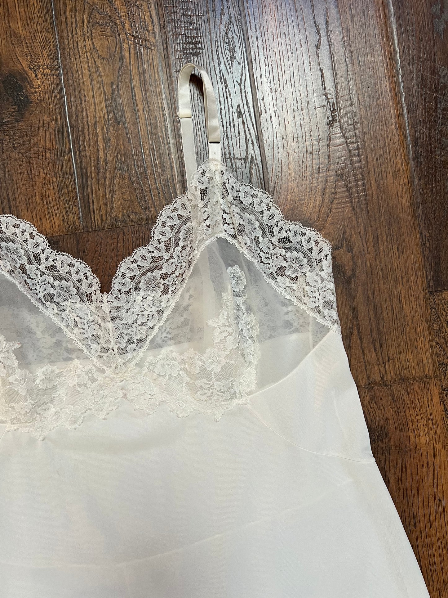 Vintage Clothing - Dress Slip - White - Floral Lace - Hollywood Vassarette - Medium - Made In U.S.A.