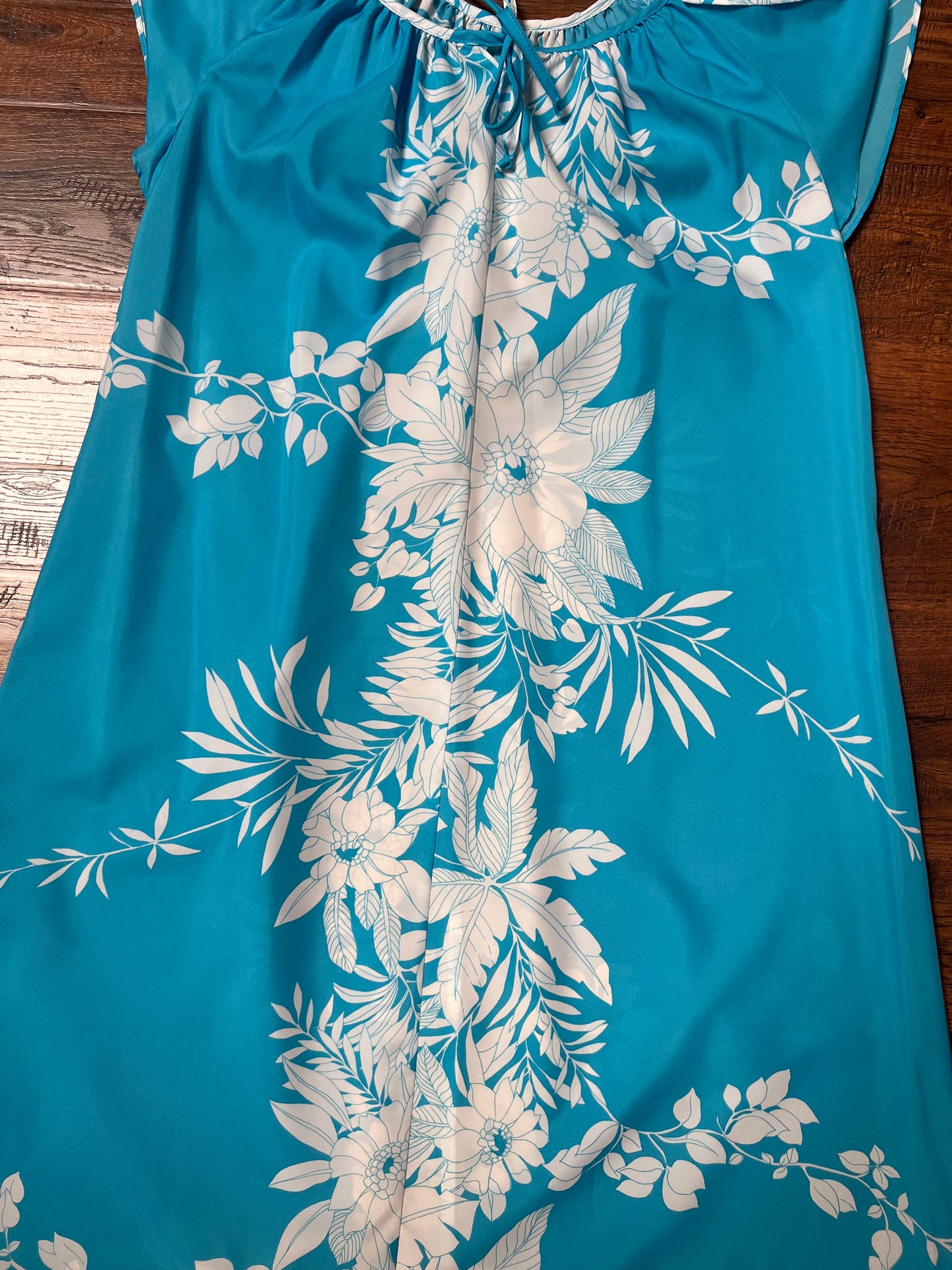 Vintage Clothing - Hawaiian MuuMuu - Light Blue - Tropical Florals - Medium - Hilo Hattie