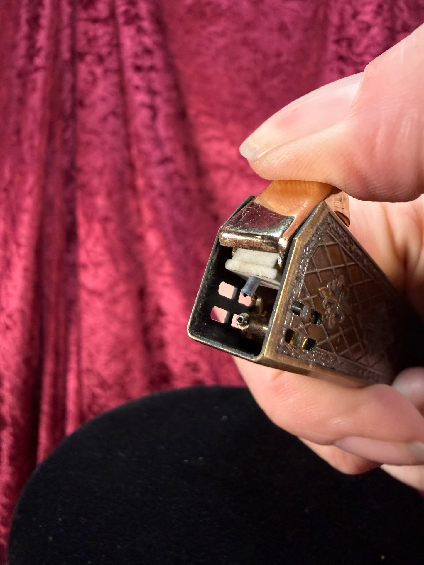 Vintage Colibri Japan Pocket Lighter – Fleur-de-Lis Engraved Brass Tone Case