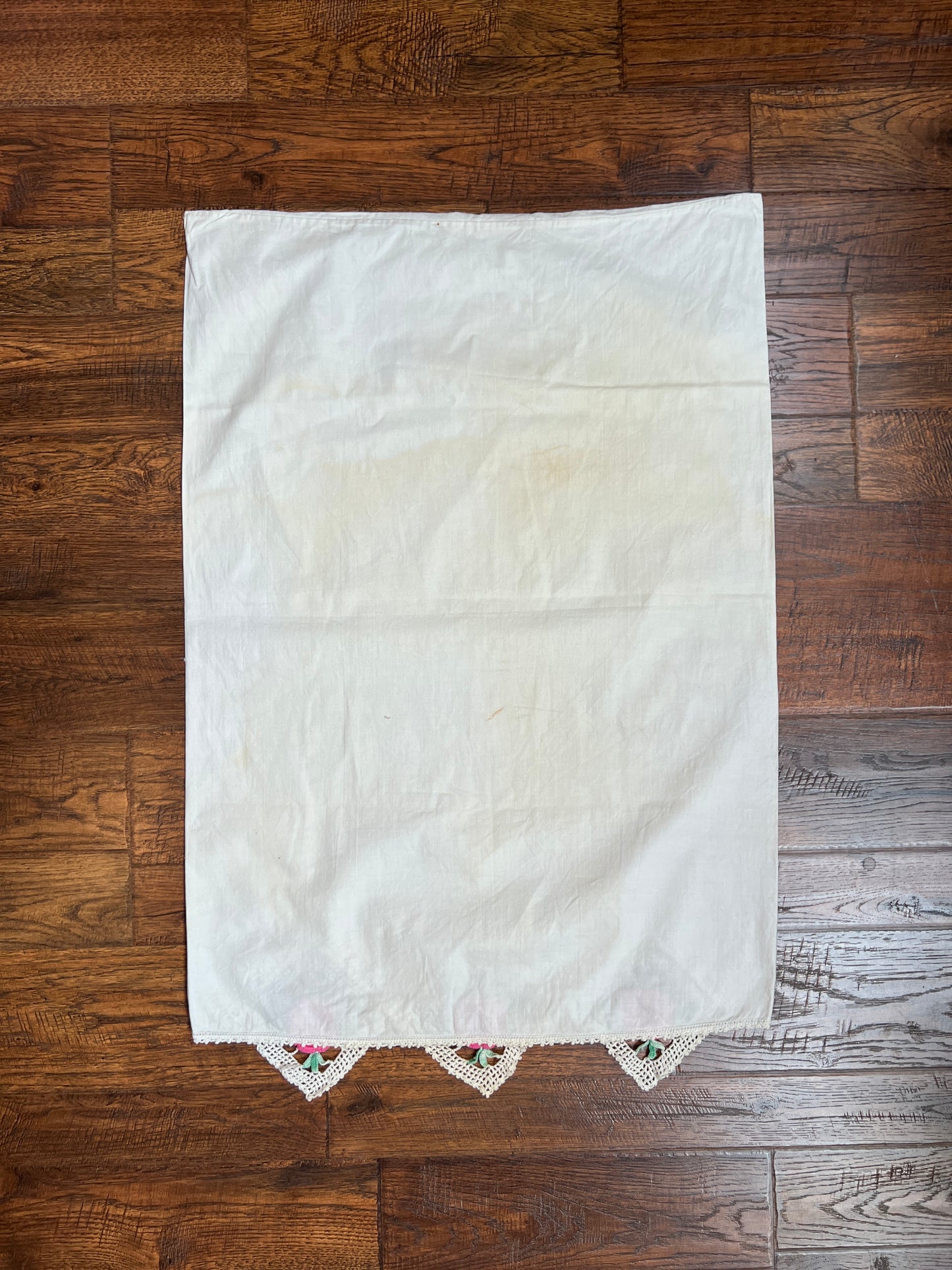 Vintage Linens - Pair of Embroidered Pillowcases - Pink Crochet Flowers