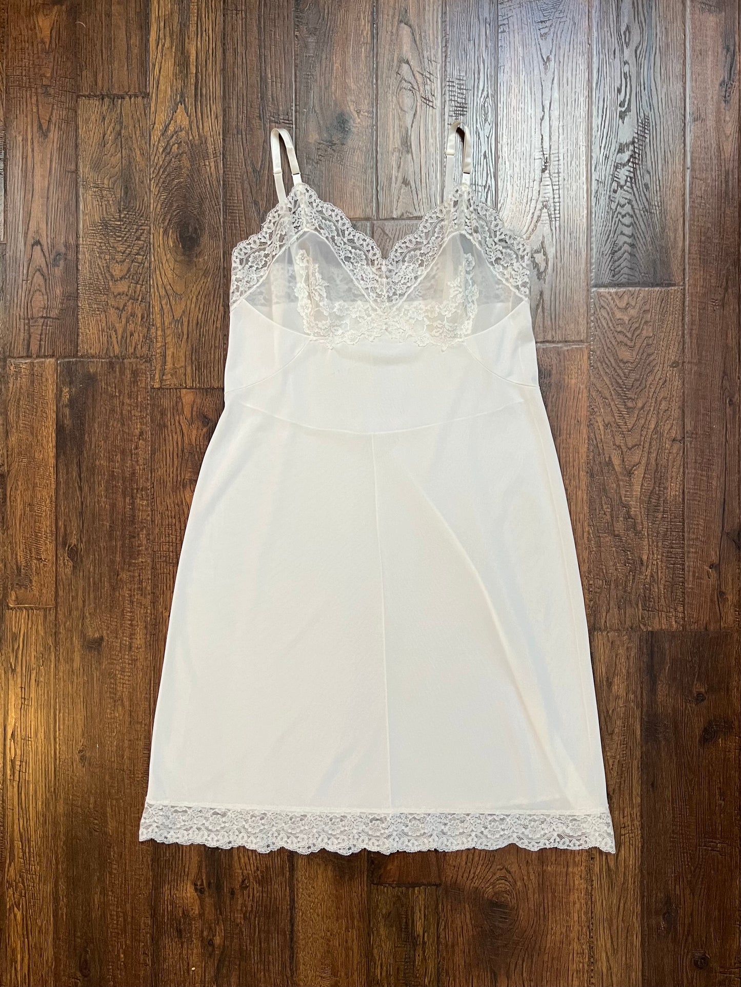 Vintage Clothing - Dress Slip - White - Floral Lace - Hollywood Vassarette - Medium - Made In U.S.A.