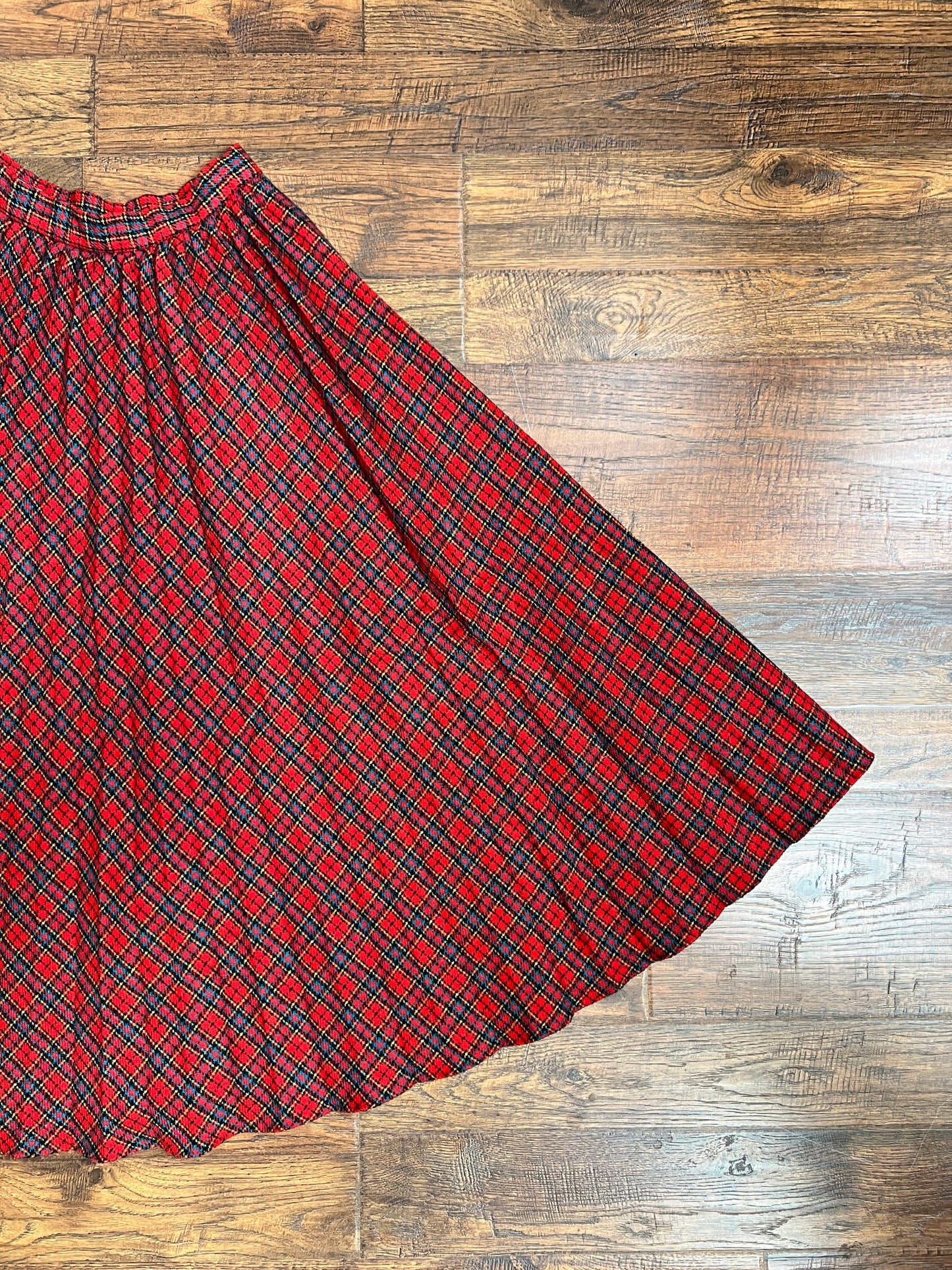 Vintage Clothing - Below The Knee Skirt - Red Plaid - X-Small - Doro Tennis