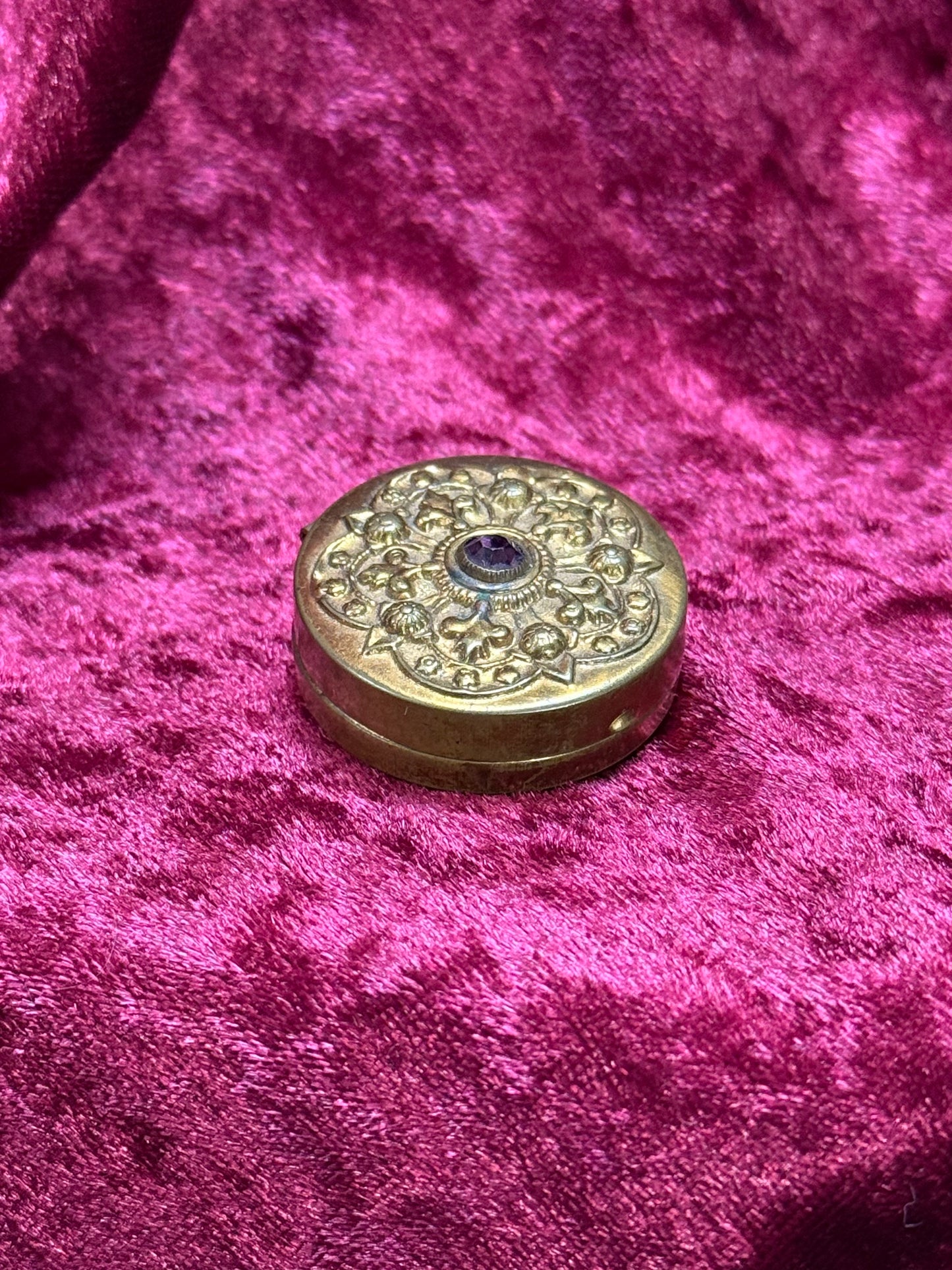 Vintage Trinket Box - Round Makeup Compact - Purple Gem - Ornate Floral Design