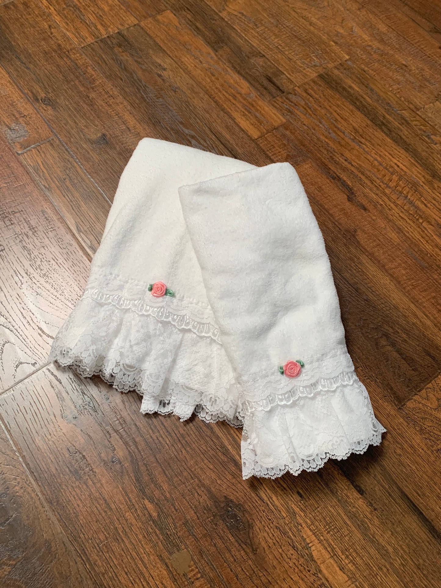 Vintage Made In America Bath Towel Set - White with Pink Rose & Lace Trim