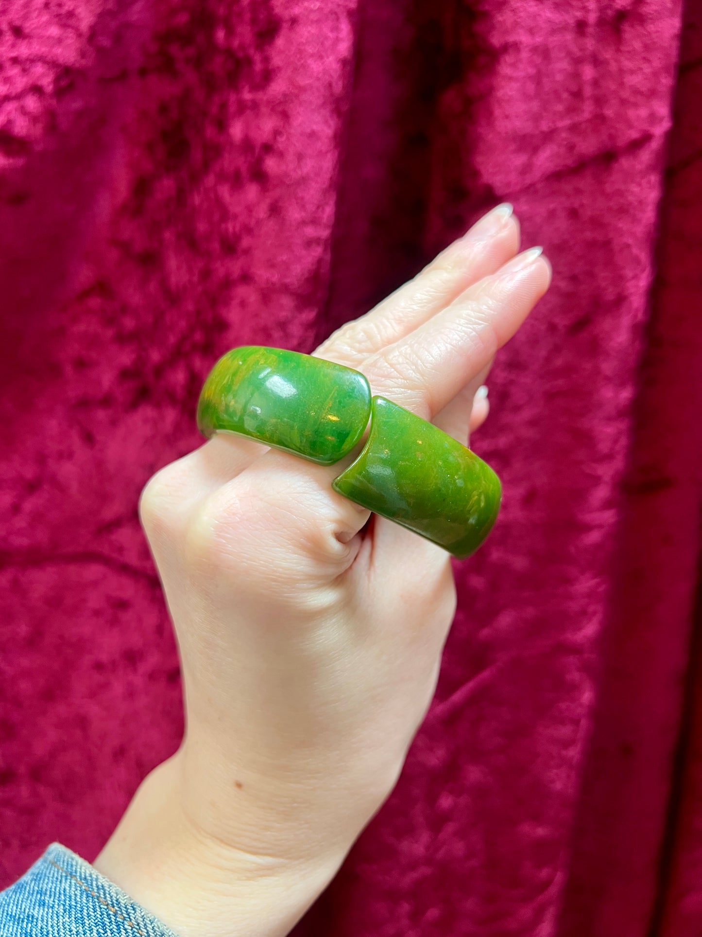Vintage Jewelry - Chunky Bangle Bracelet - Marbled Spinach Green Bakelite