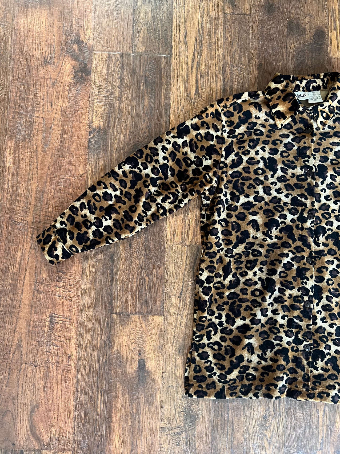 Vintage Clothing - Button Up Long Sleeve Shirt - Cheetah Print - Capacity Knits - Small
