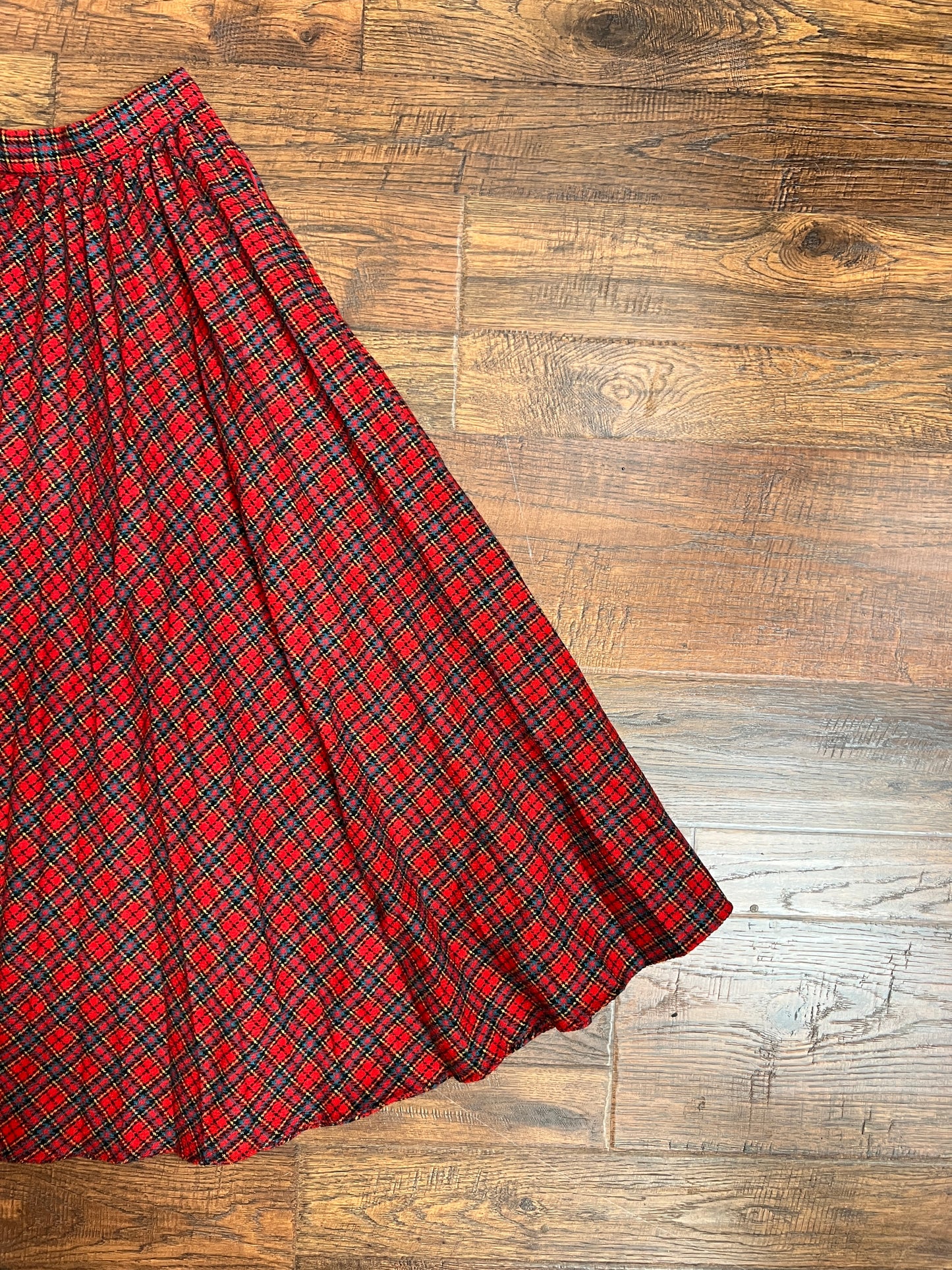 Vintage Clothing - Below The Knee Skirt - Red Plaid - X-Small - Doro Tennis