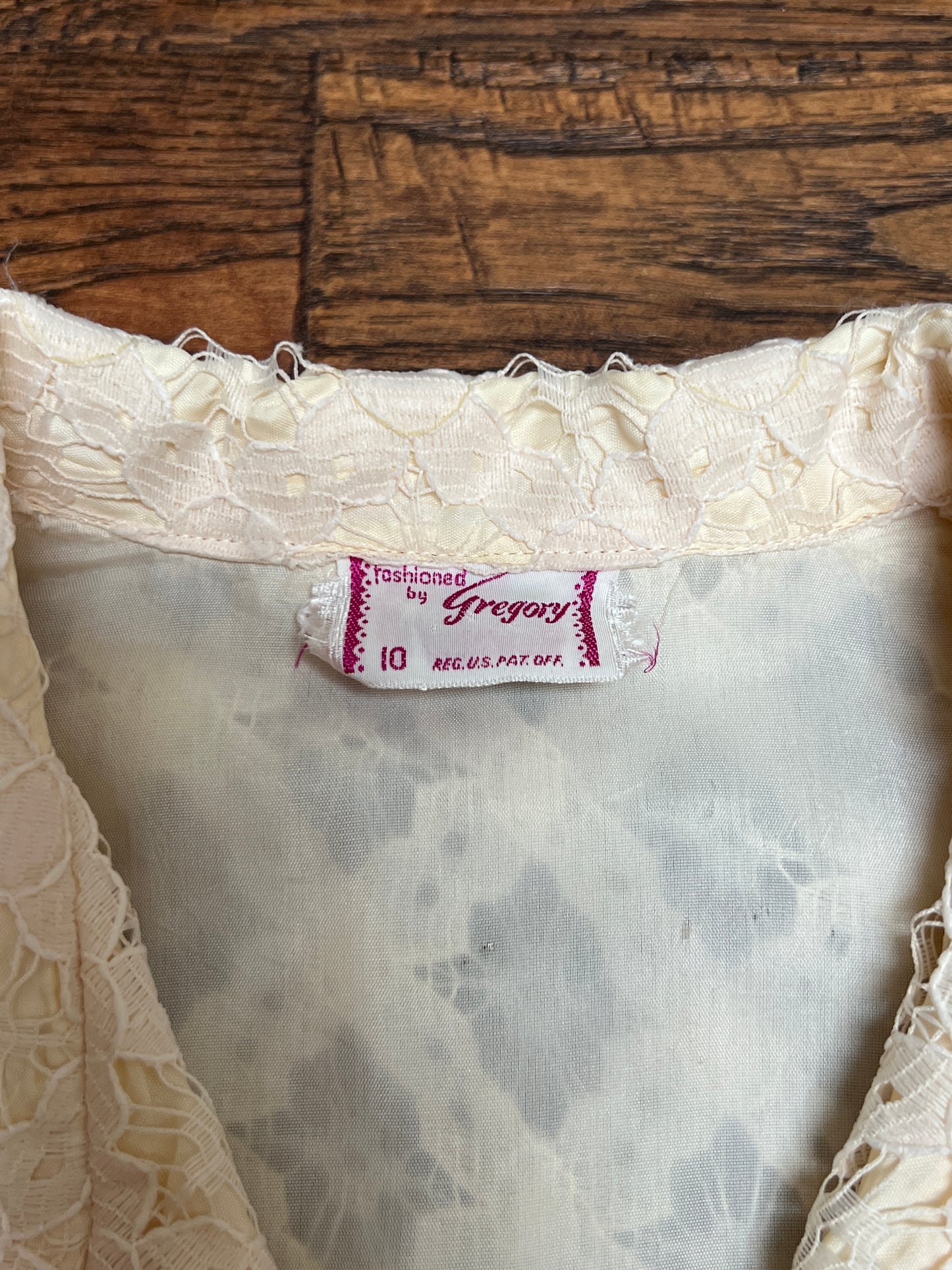 Vintage Clothing - Button Front Blouse - Floral Lattice Lace - Beige - Medium - Fashioned by Gregory