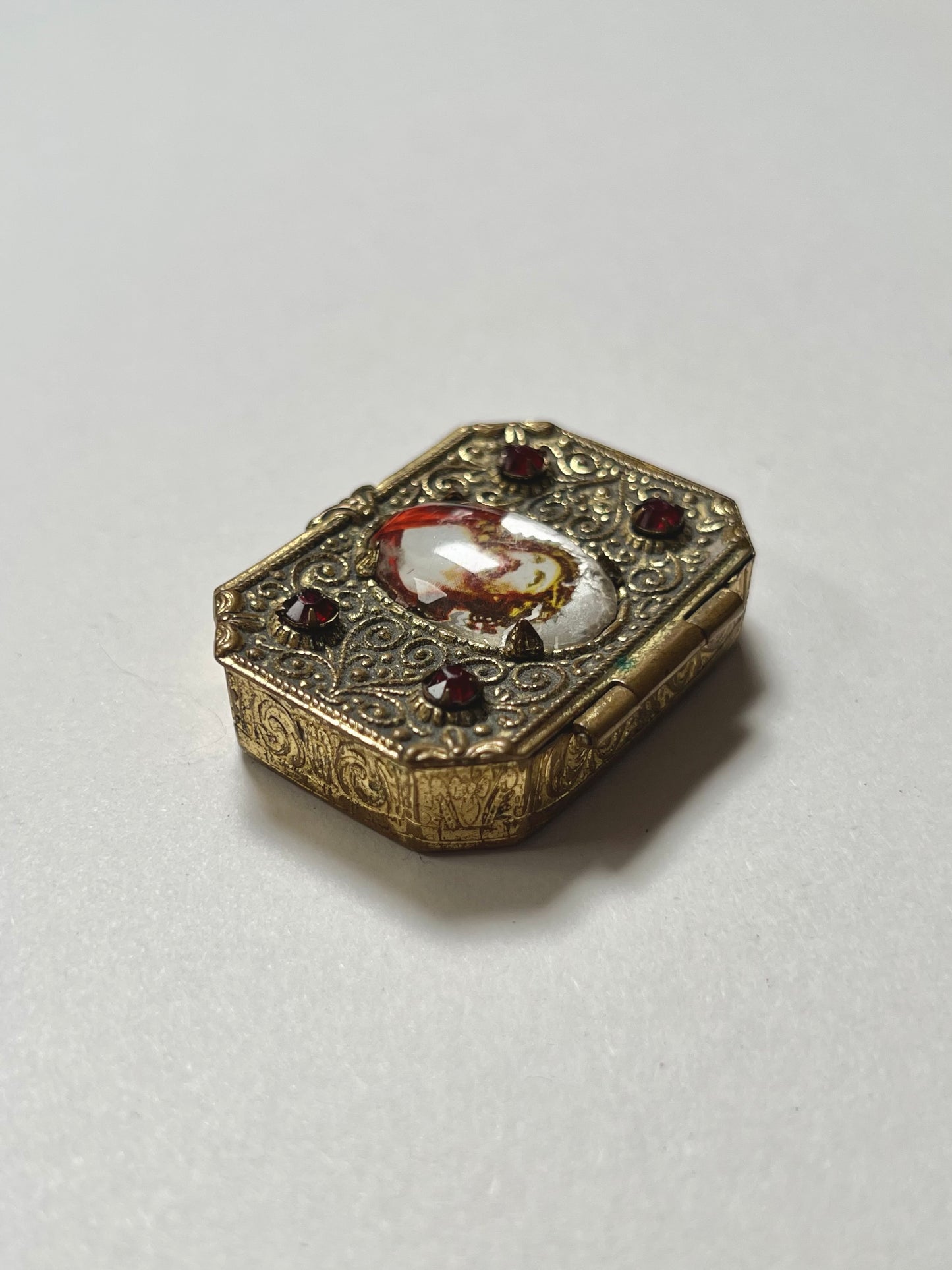 Vintage Religio - Brass Pill Box - Jesus In Thorned Crown - Red Faceted Glass