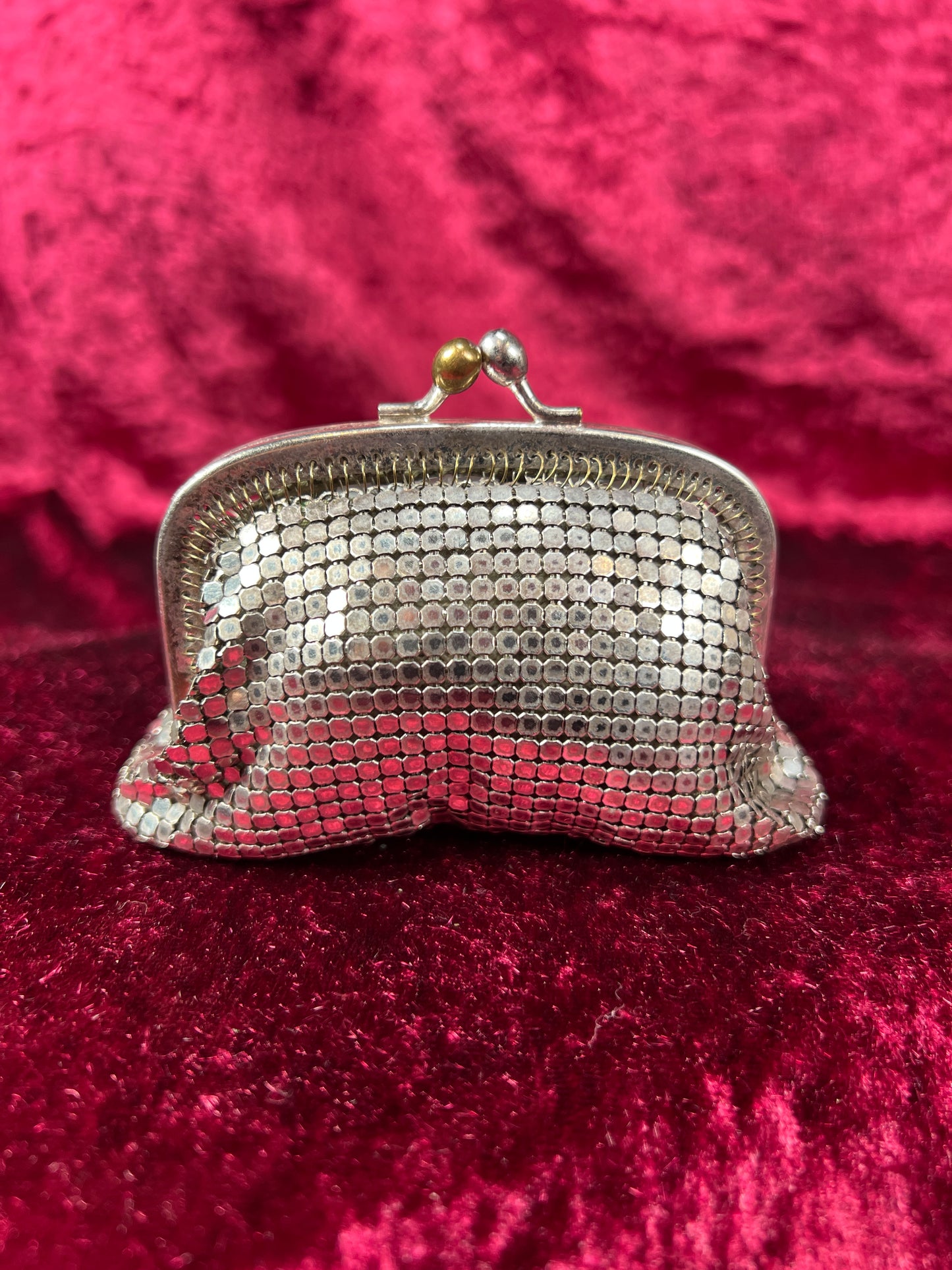 Vintage Accessory - Coin Purse - Silver Metal Mesh - Kiss Lock Closure