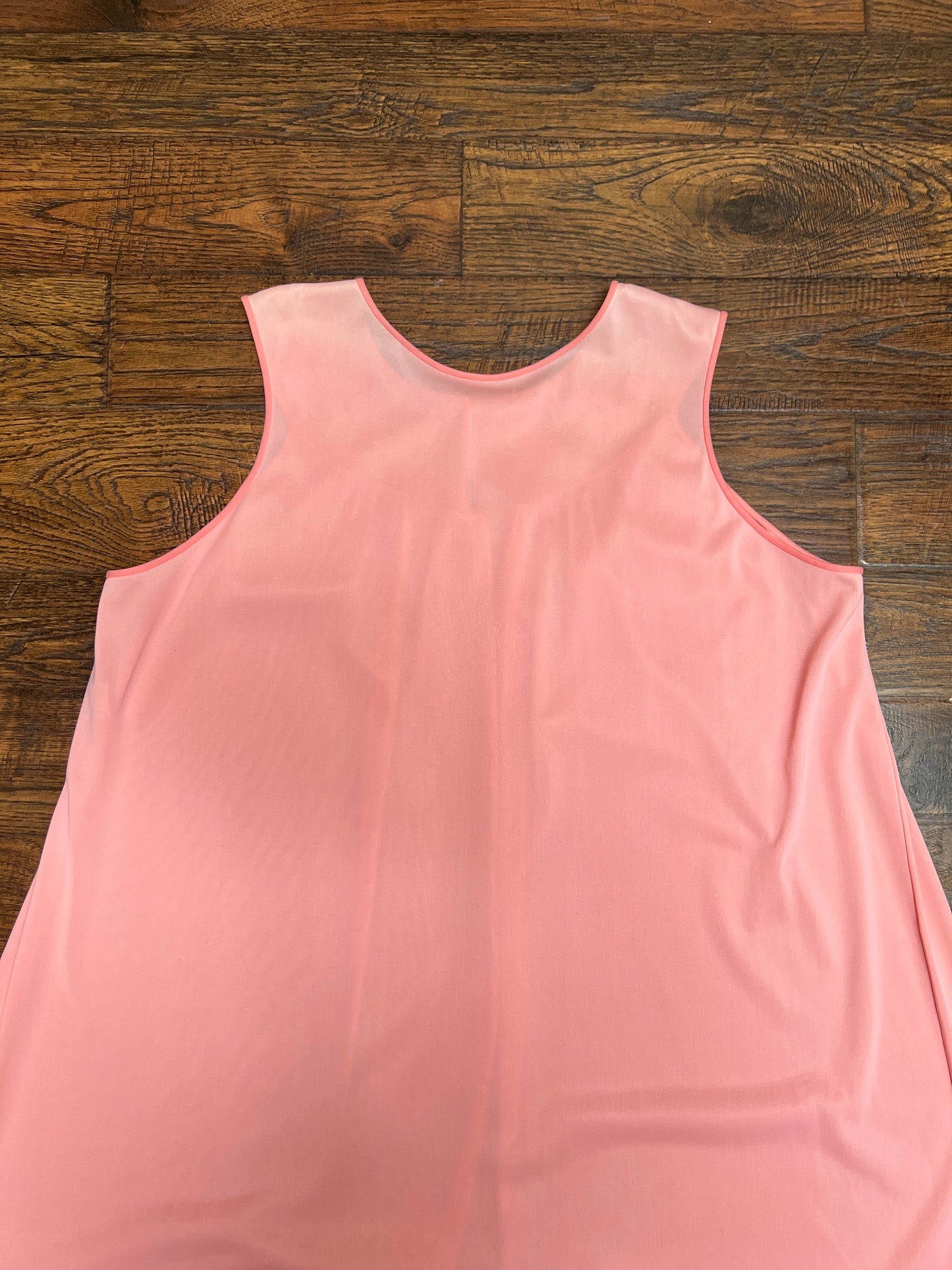 Vintage Clothing - Sleeveless Shift Nightgown - Keyhole Cutout with Rosette Button - Peach Pink - Medium