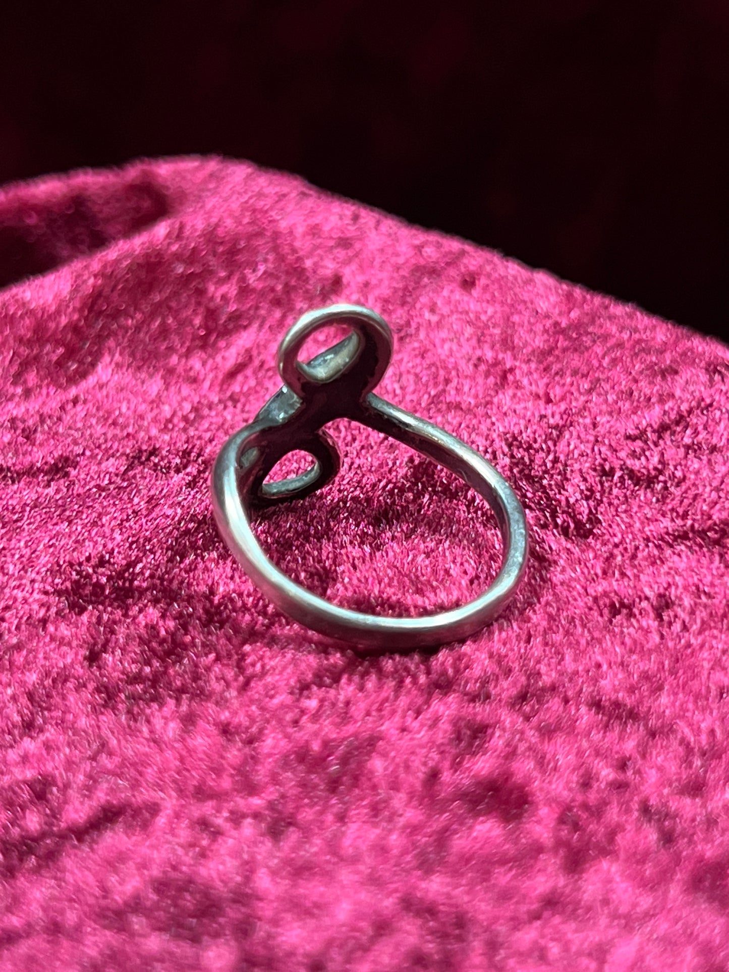 Vintage Jewelry - Infinity Ring - Sterling Silver - Inlaid Turquoise Chips - 5