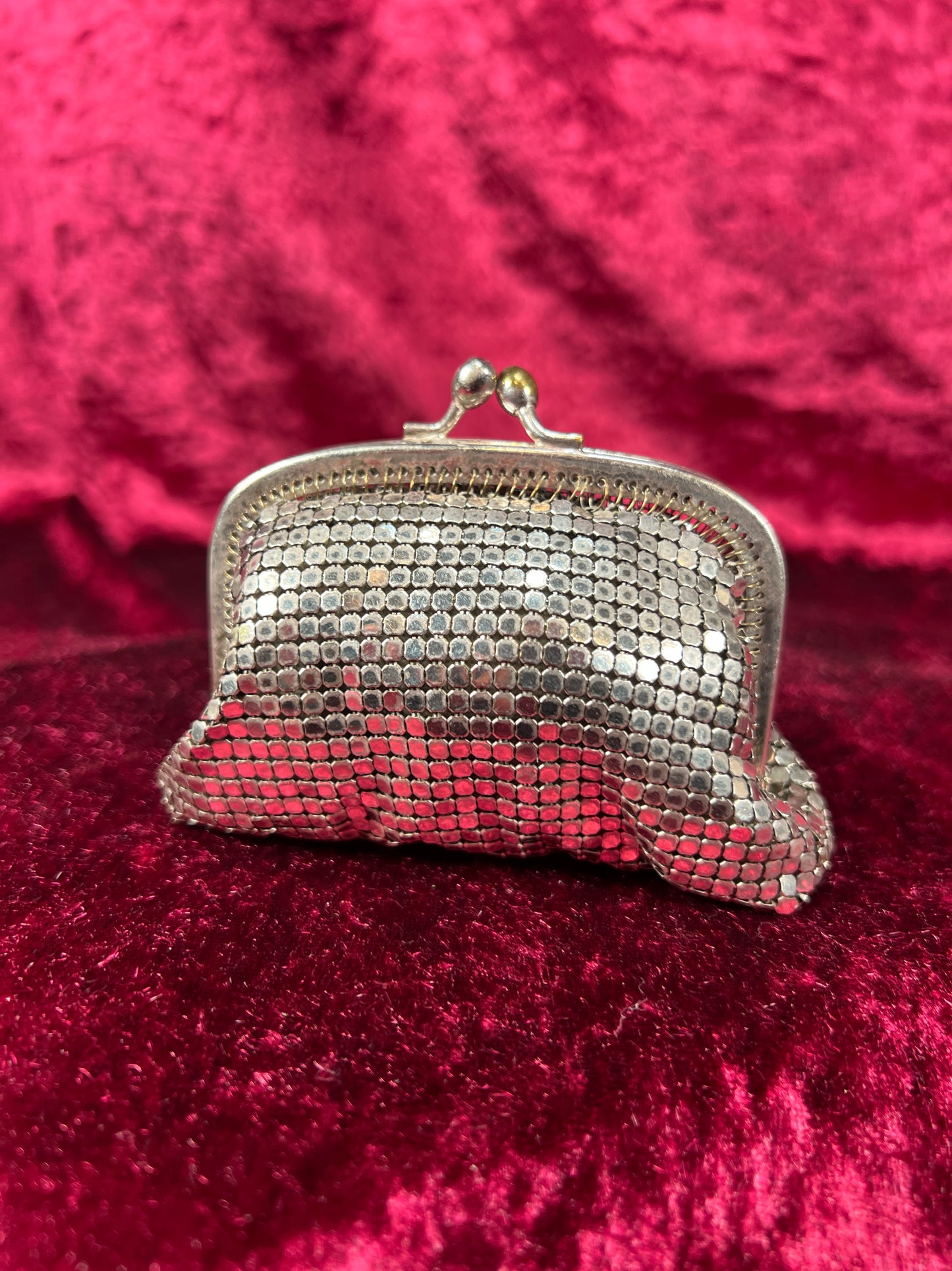Vintage Accessory - Coin Purse - Silver Metal Mesh - Kiss Lock Closure