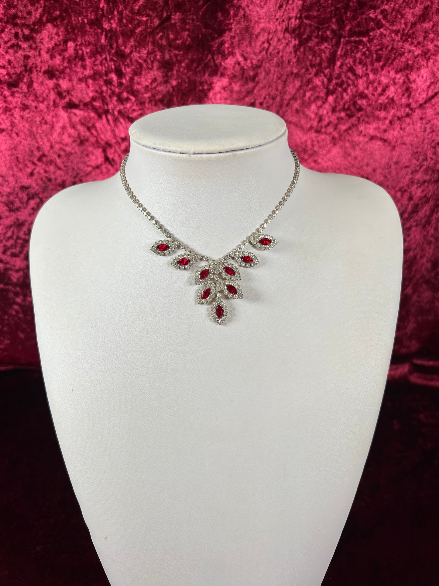 Vintage Jewelry - Collar Necklace - Silver Tone Metal - Red and Clear Rhinestones - 15.25”