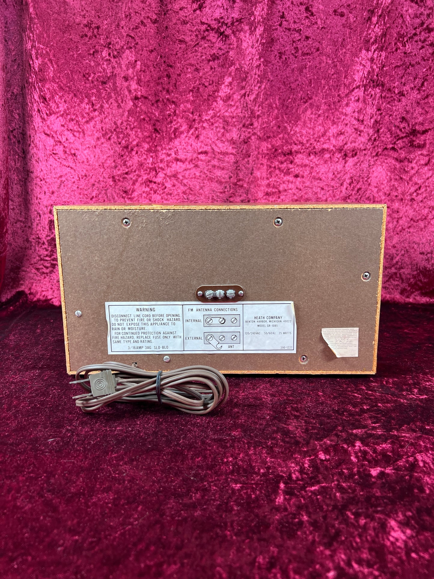 Vintage Electronics - AM / FM Tube Radio - GR-1085 Wood Grain - Heathkit - 1975