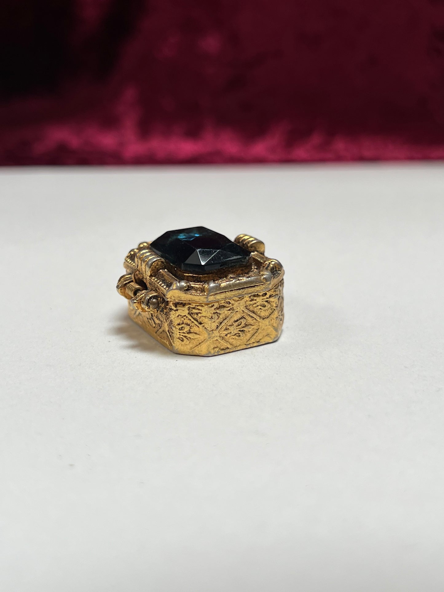 Vintage Trinket Box - Gilt Ormolu Pill / Snuff Box - Blue Jewel Lid - Fleur de Lis Design