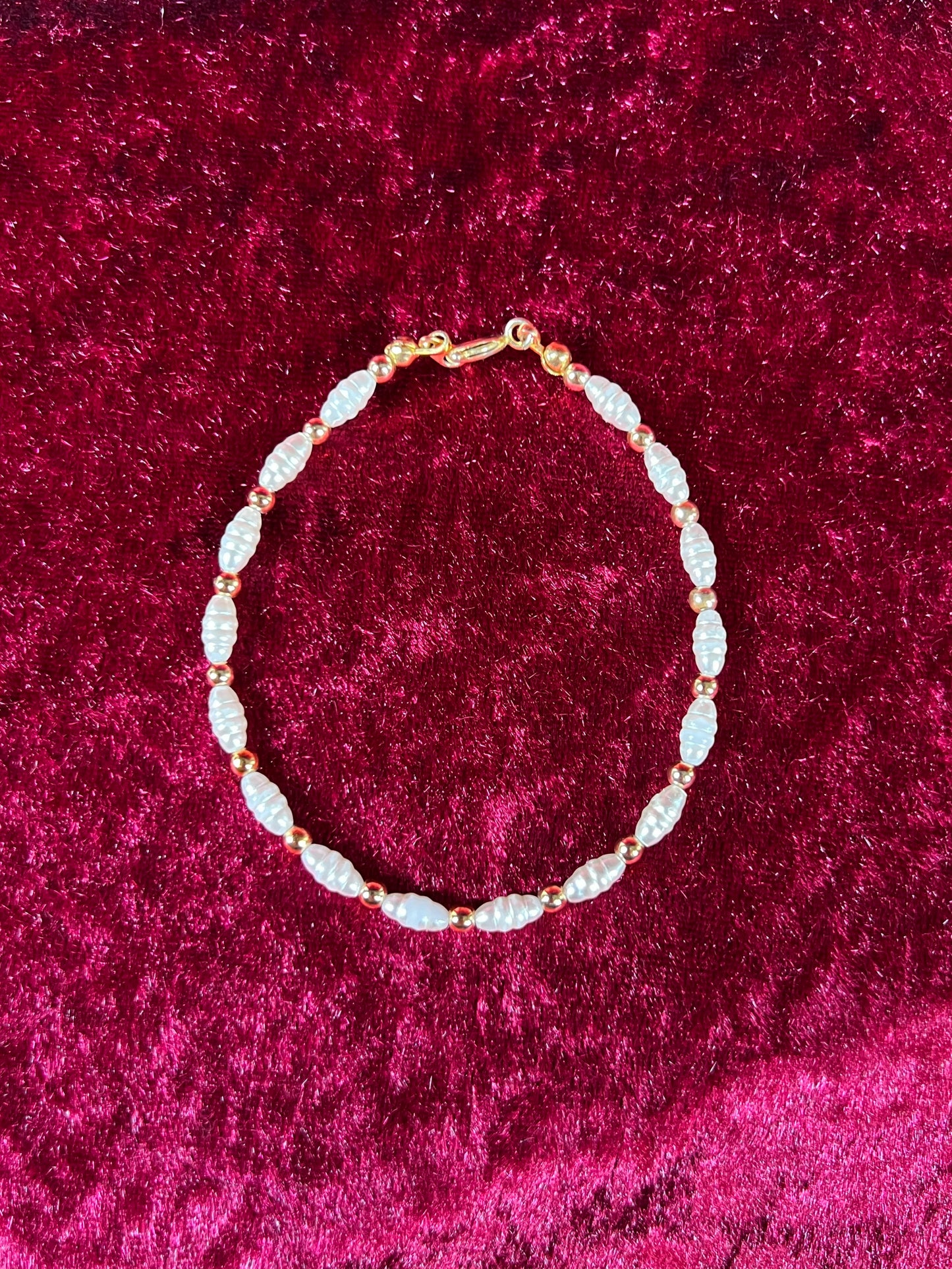 Vintage Jewelry - Bracelet - Gold Tone - Dainty Faux Pearls - 7.25"