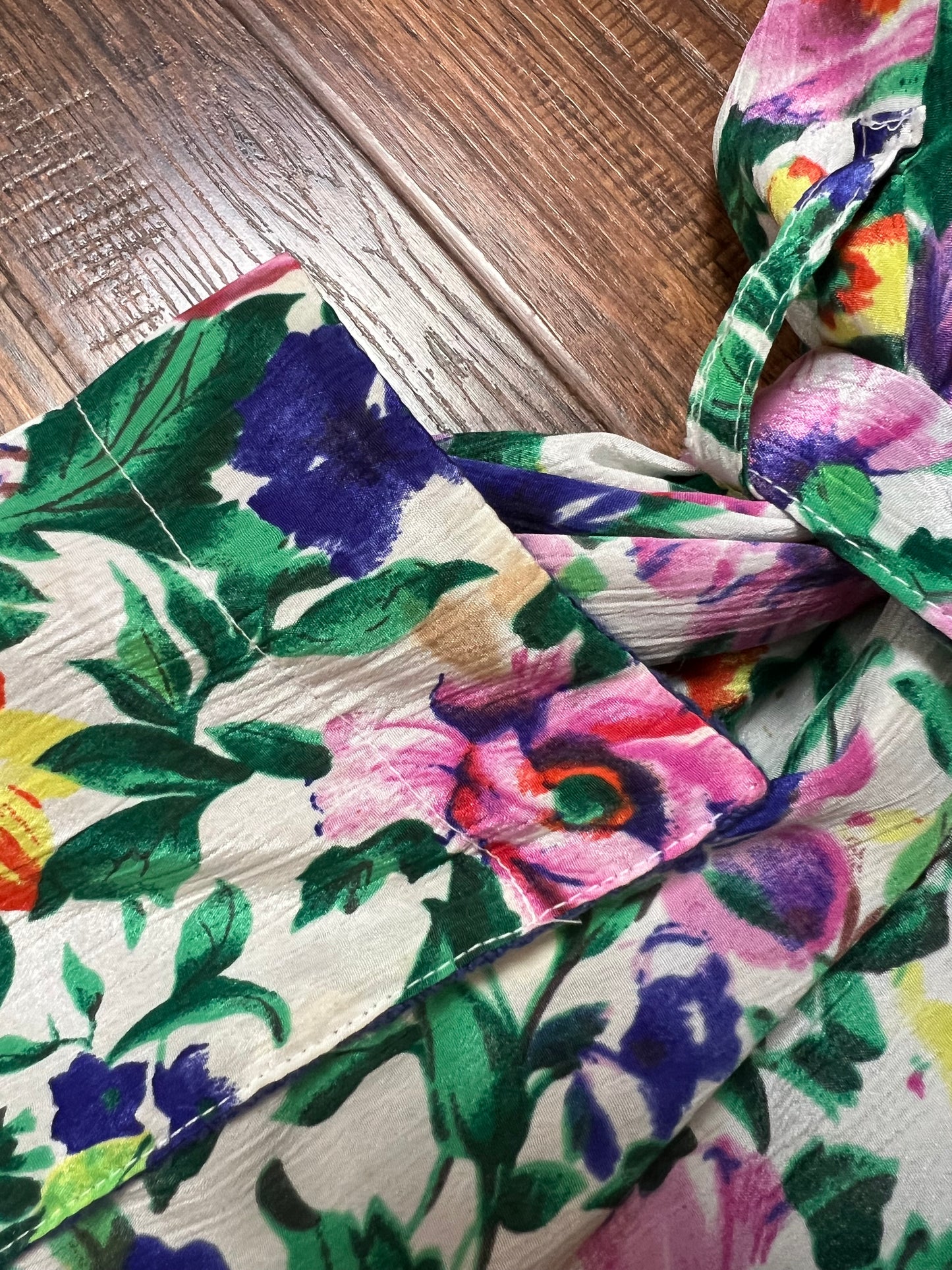 Vintage Clothing - Lightweight Lounge Robe - Bright Spring Florals - Victoria’s Secret