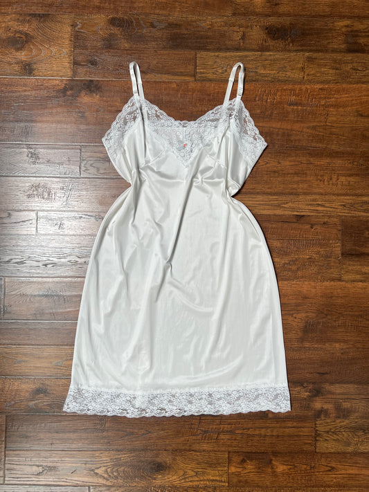 Vintage Clothing - Below Knee Dress Slip - White - Floral Lace Trim - Rosette Bow - Large - Perfectform
