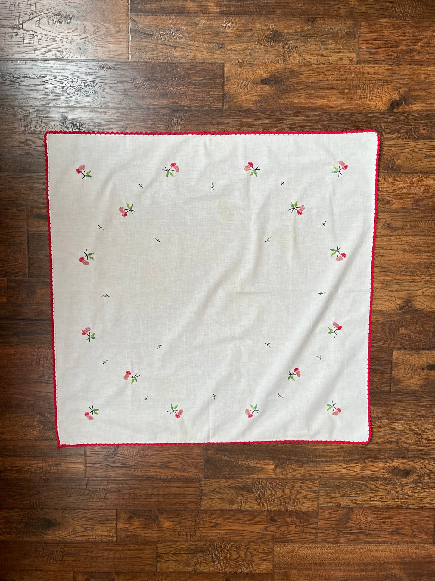 Vintage Linens - Matching Embroidered Tablecloth and Napkin Set - Red Cherries