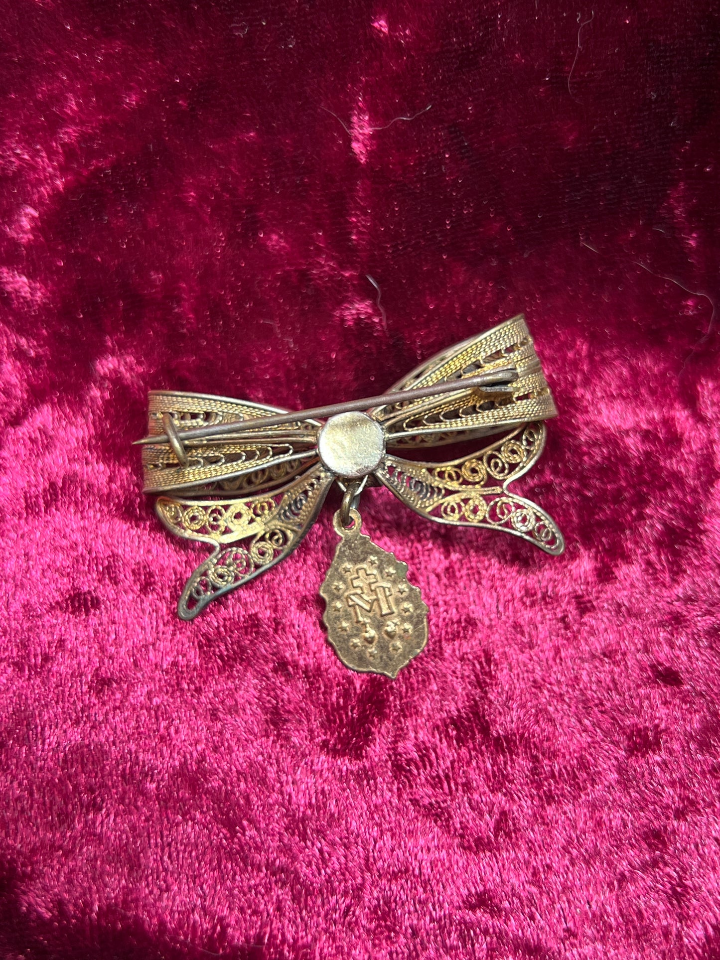 Vintage Jewelry - Brooch - Ornate Filigree Bow - Miraculous Medal