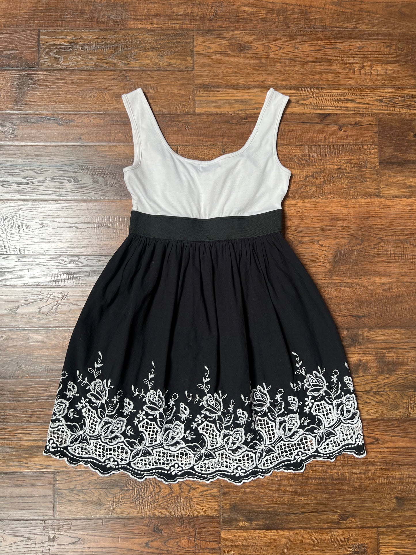 Vintage Clothing - Y2K A-Line Skater Dress - Black and White - Medium - Trixxi