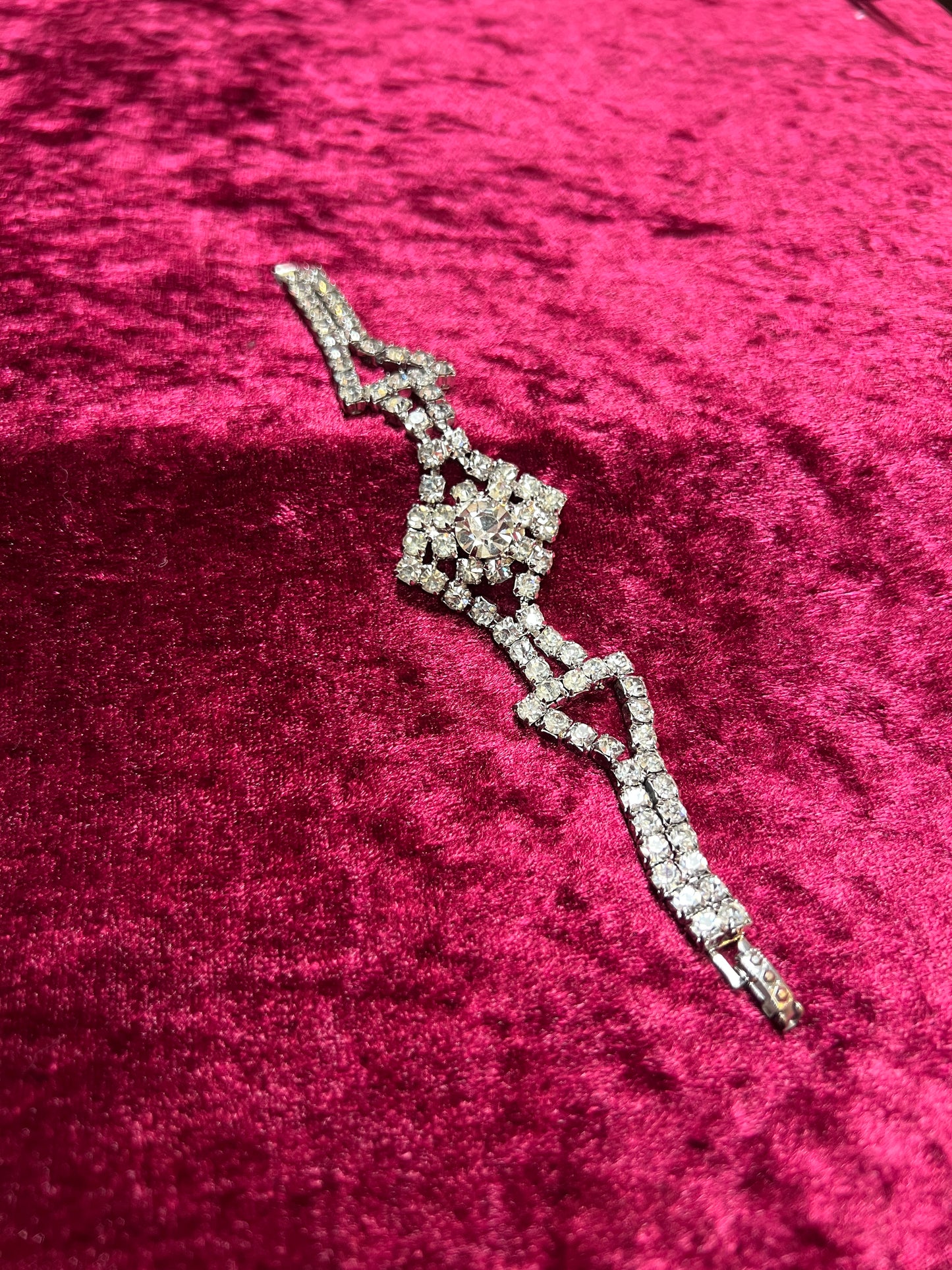 Vintage Jewelry - Tennis Bracelet - Round Cut Clear Rhinestones - Flower Center - 6.75"