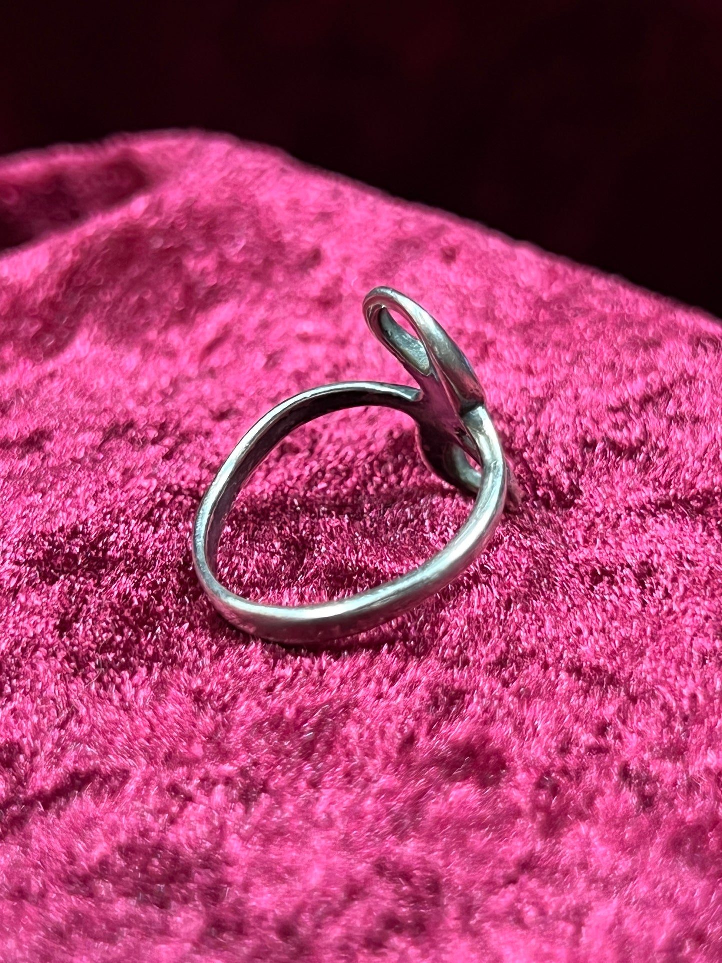 Vintage Jewelry - Infinity Ring - Sterling Silver - Inlaid Turquoise Chips - 5