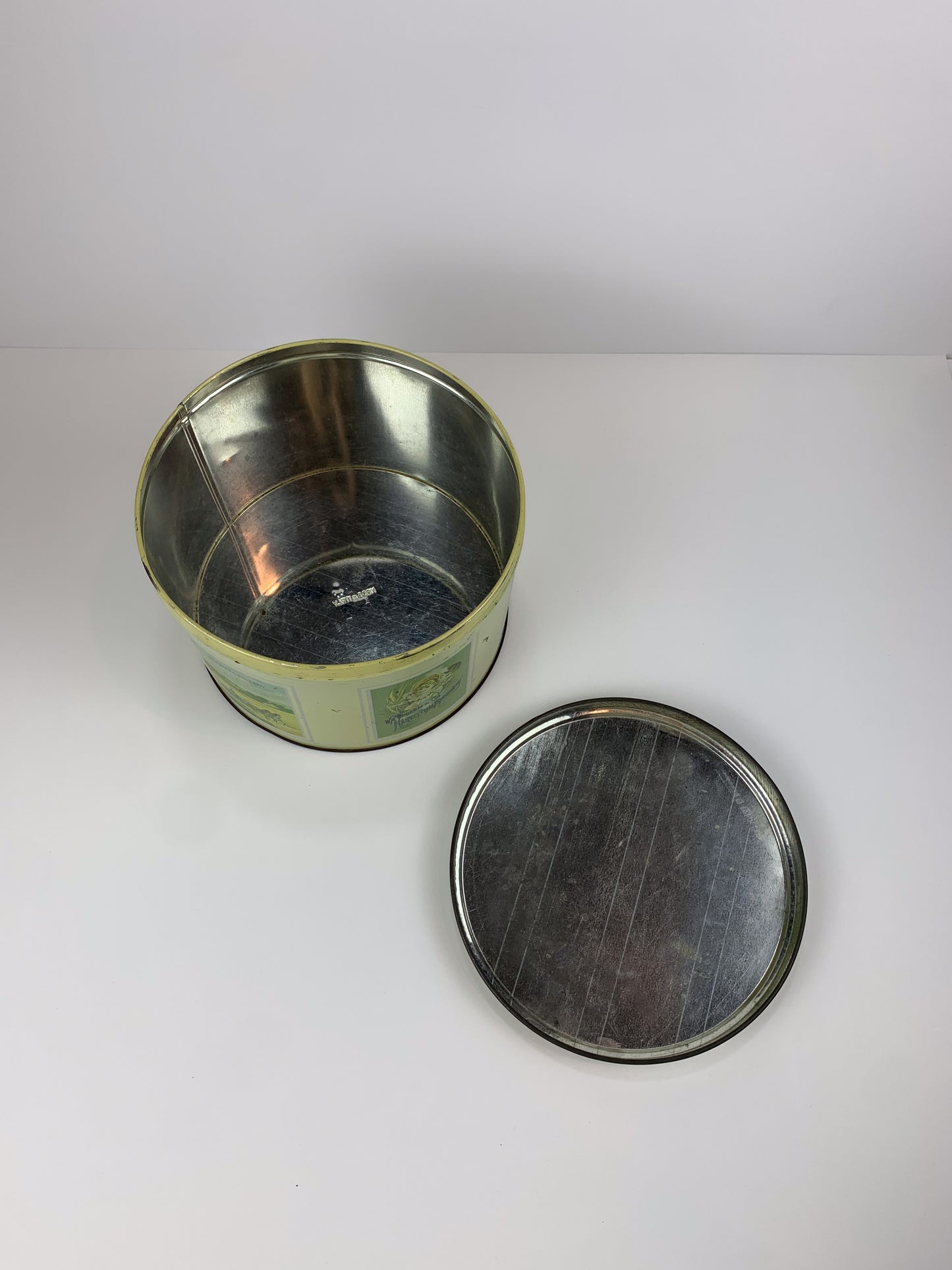 Vintage Round Metal Advertising Tin - WM Roberts & Co. Harvesting Machinery - Made In Italy