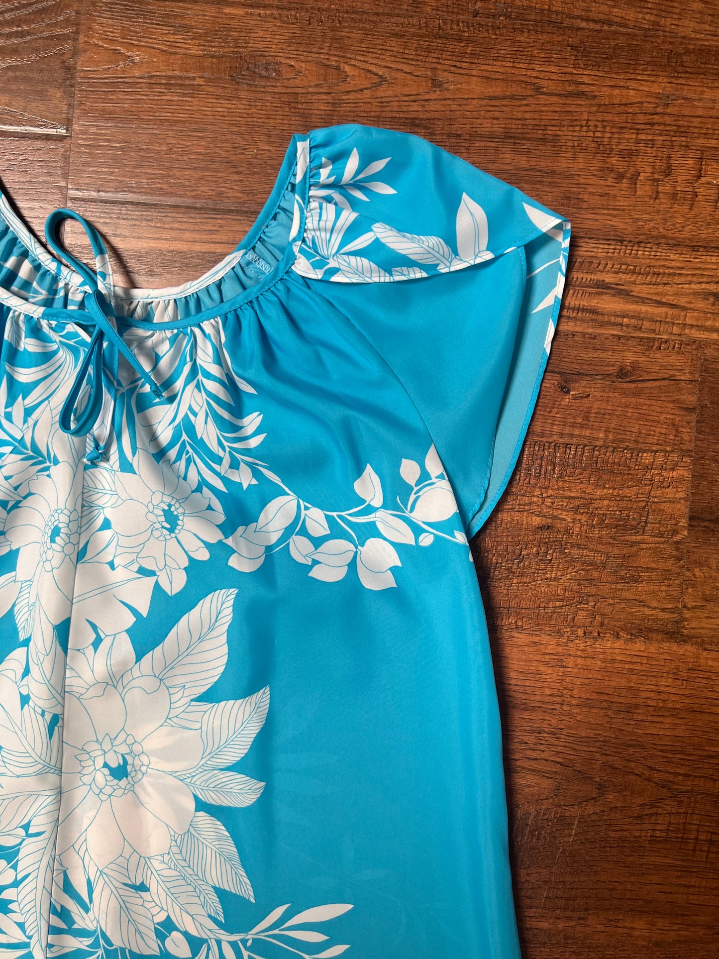 Vintage Clothing - Hawaiian MuuMuu - Light Blue - Tropical Florals - Medium - Hilo Hattie