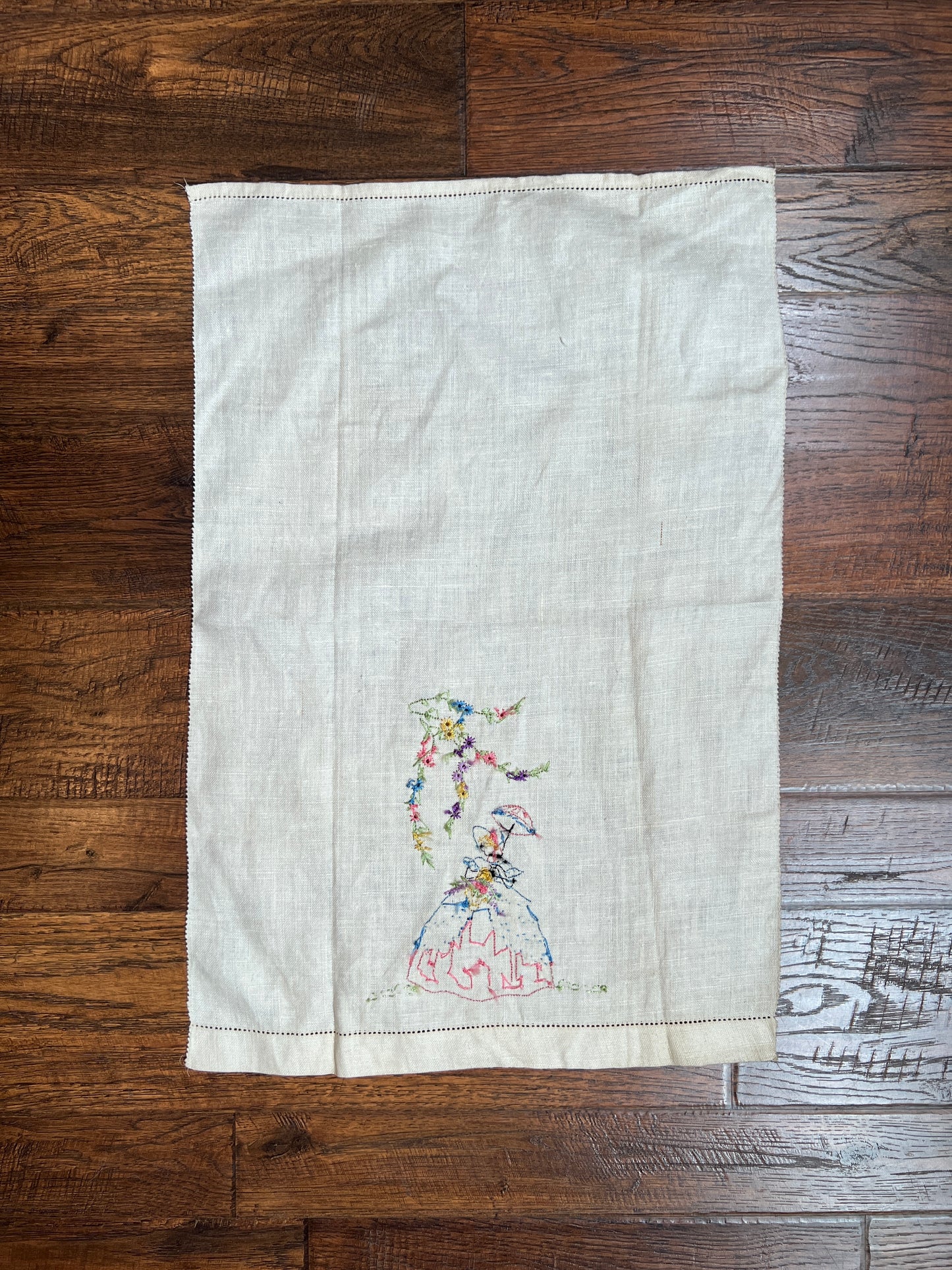 Vintage Linens - Pair of Embroidered Dinner Napkins - Rococo Lady In Waiting