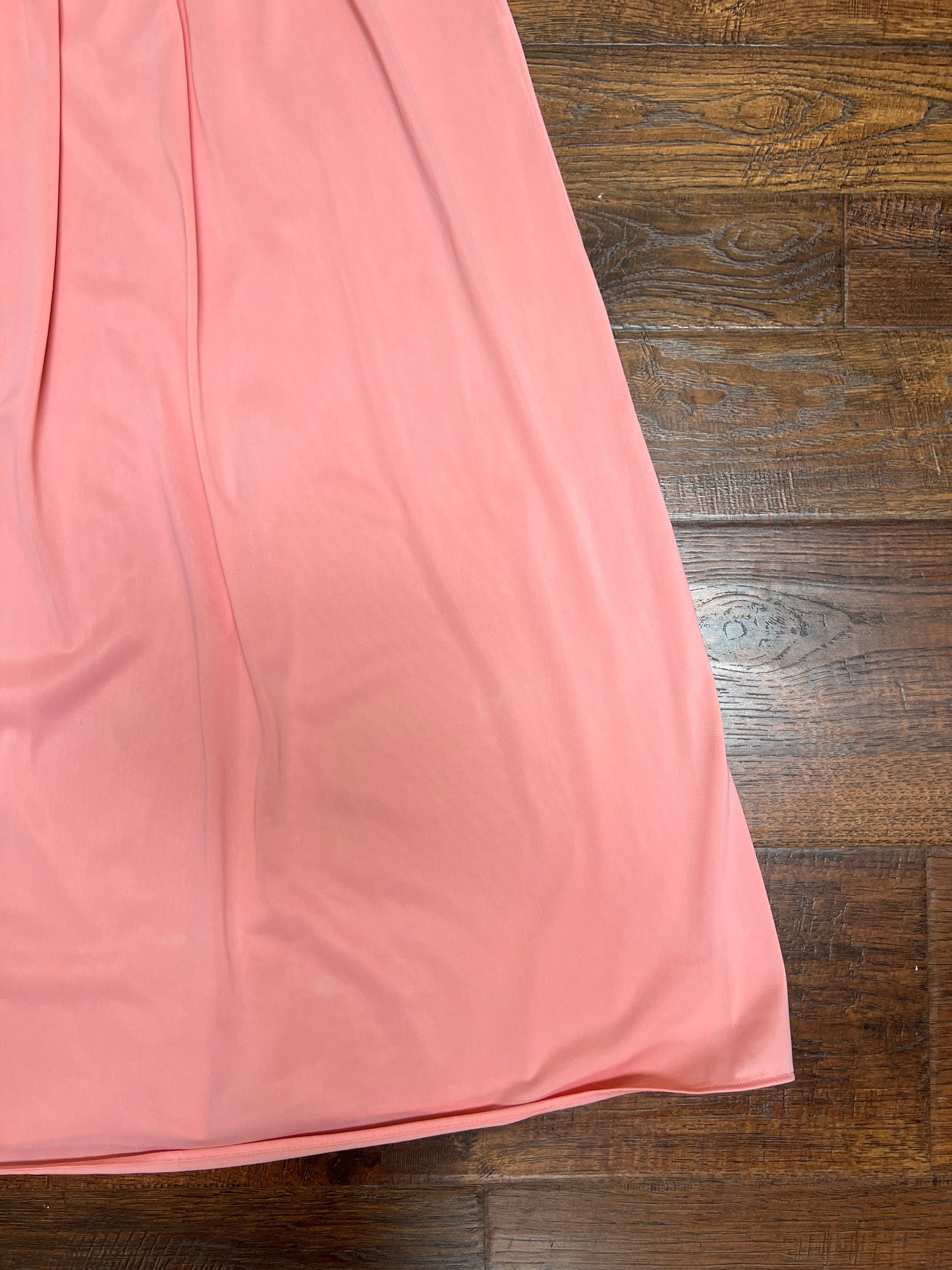 Vintage Clothing - Sleeveless Shift Nightgown - Keyhole Cutout with Rosette Button - Peach Pink - Medium