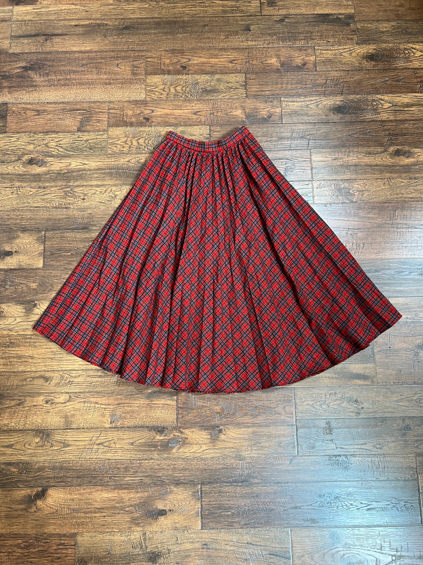 Vintage Clothing - Below The Knee Skirt - Red Plaid - X-Small - Doro Tennis