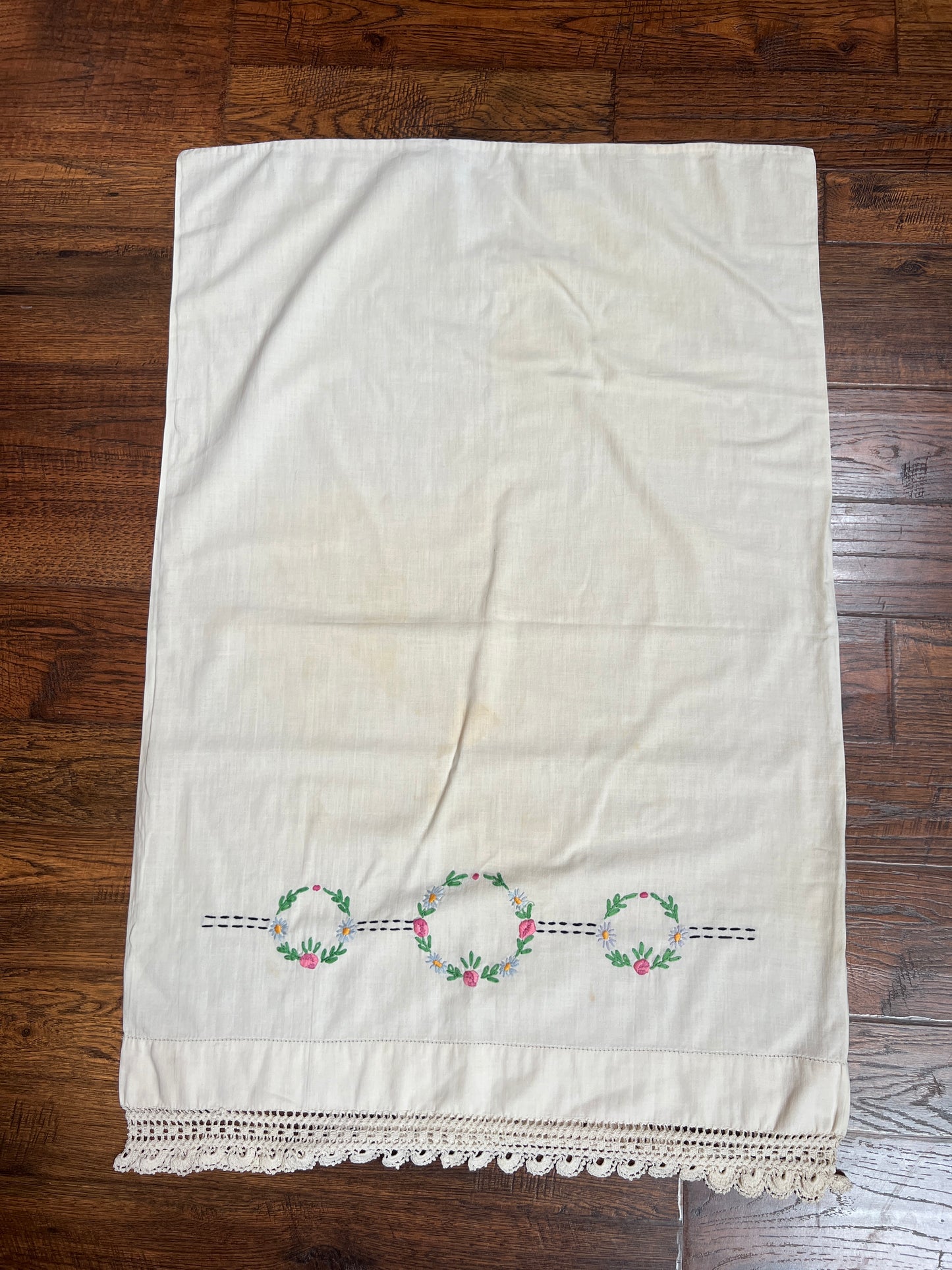 Vintage Linens - Pair of Embroidered Pillowcases - Pink & Blue Flower Crowns - Lace Trim
