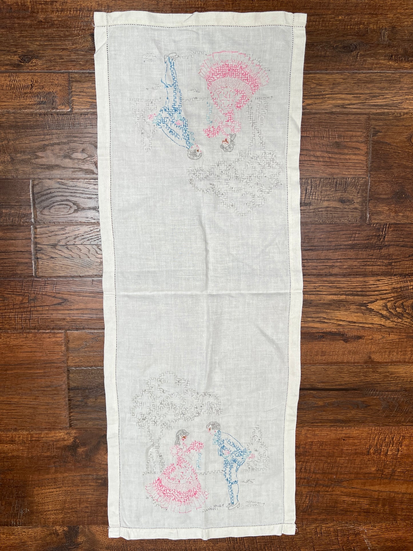 Vintage Linens - Embroidered Table Runner - Courting Lord and Lady