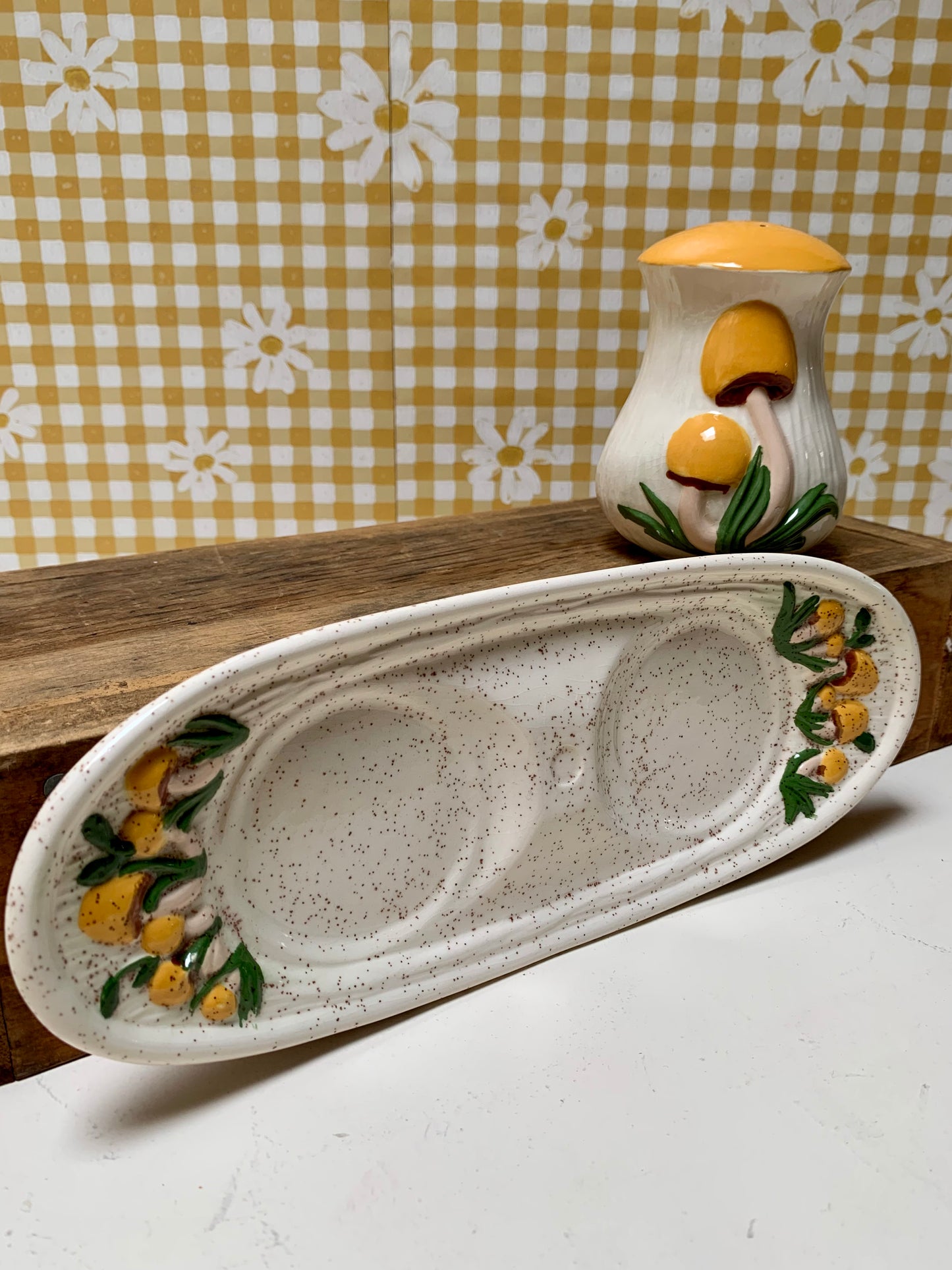 Arnel's Mushroom Shaker and Tray